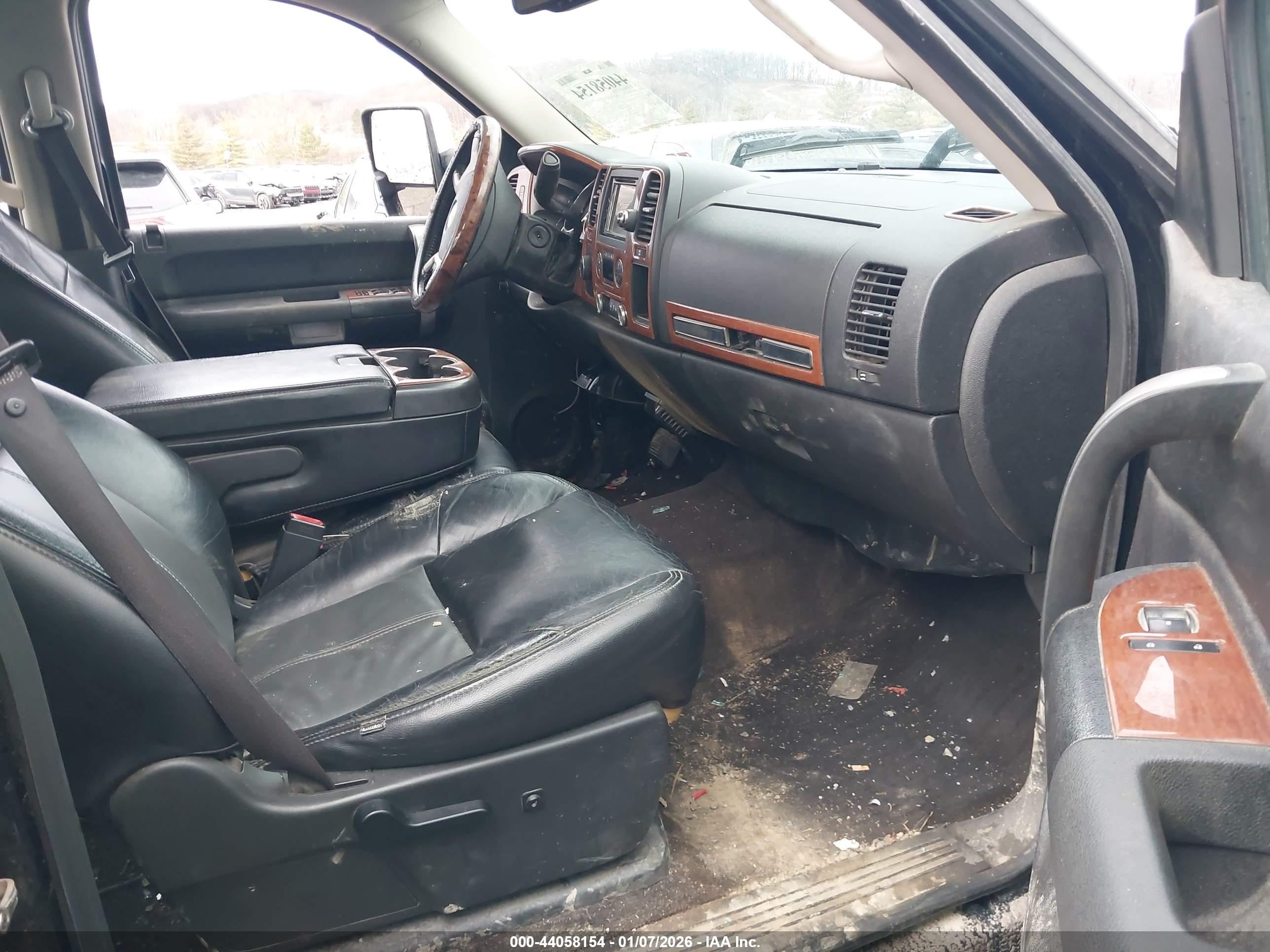 CHEVROLET SILVERADO image 5