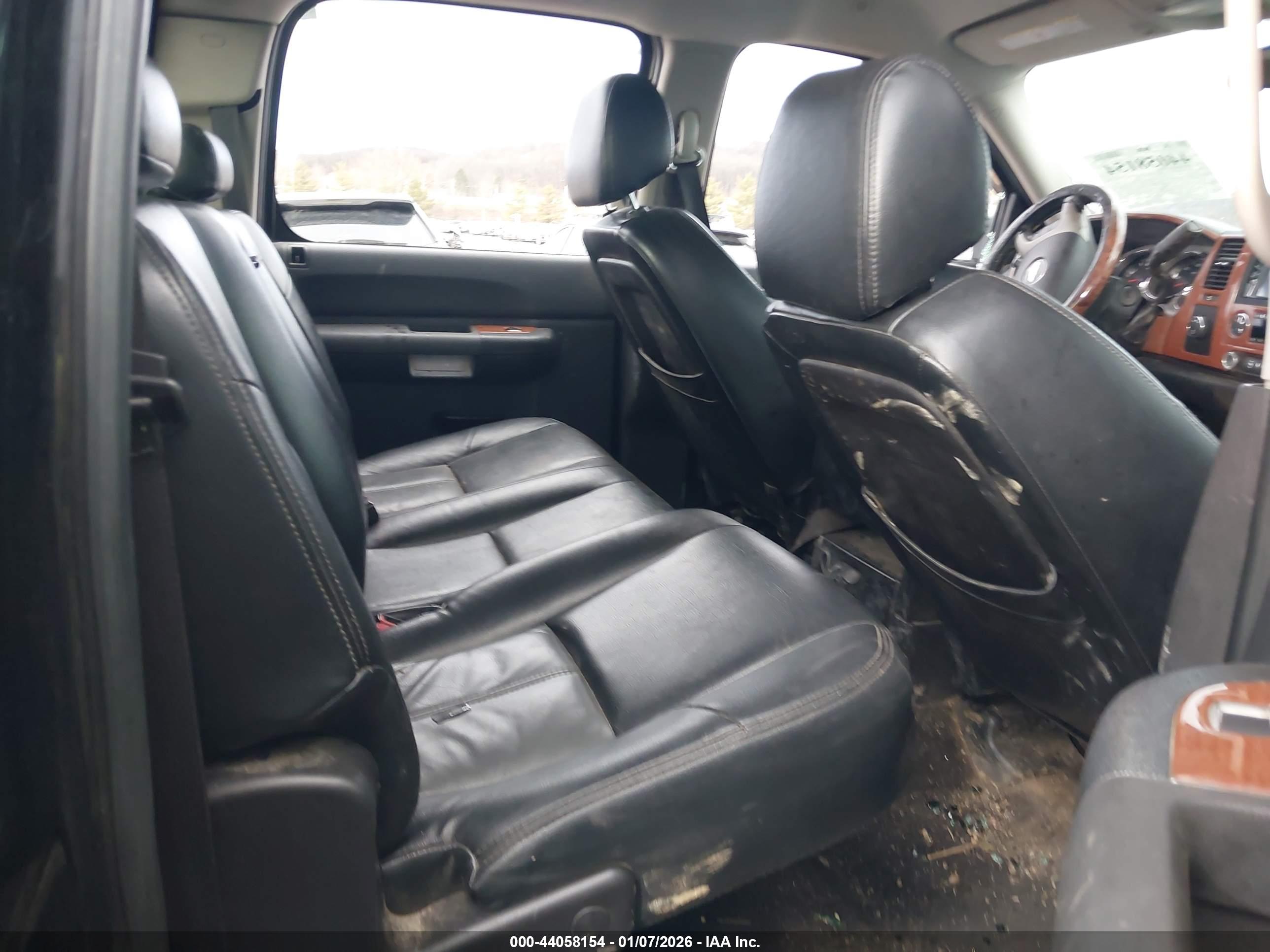 CHEVROLET SILVERADO image 8