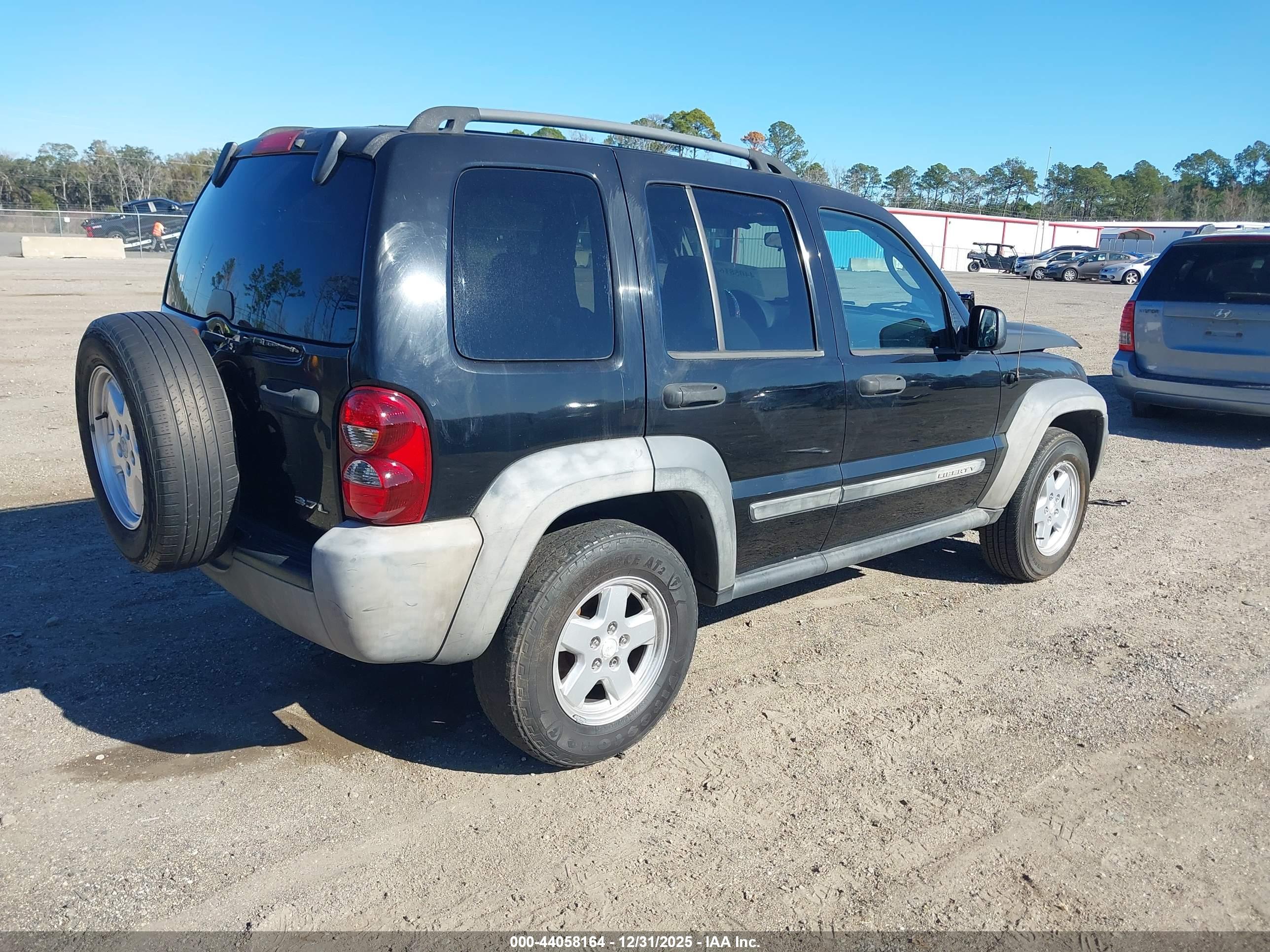 JEEP LIBERTY image 4