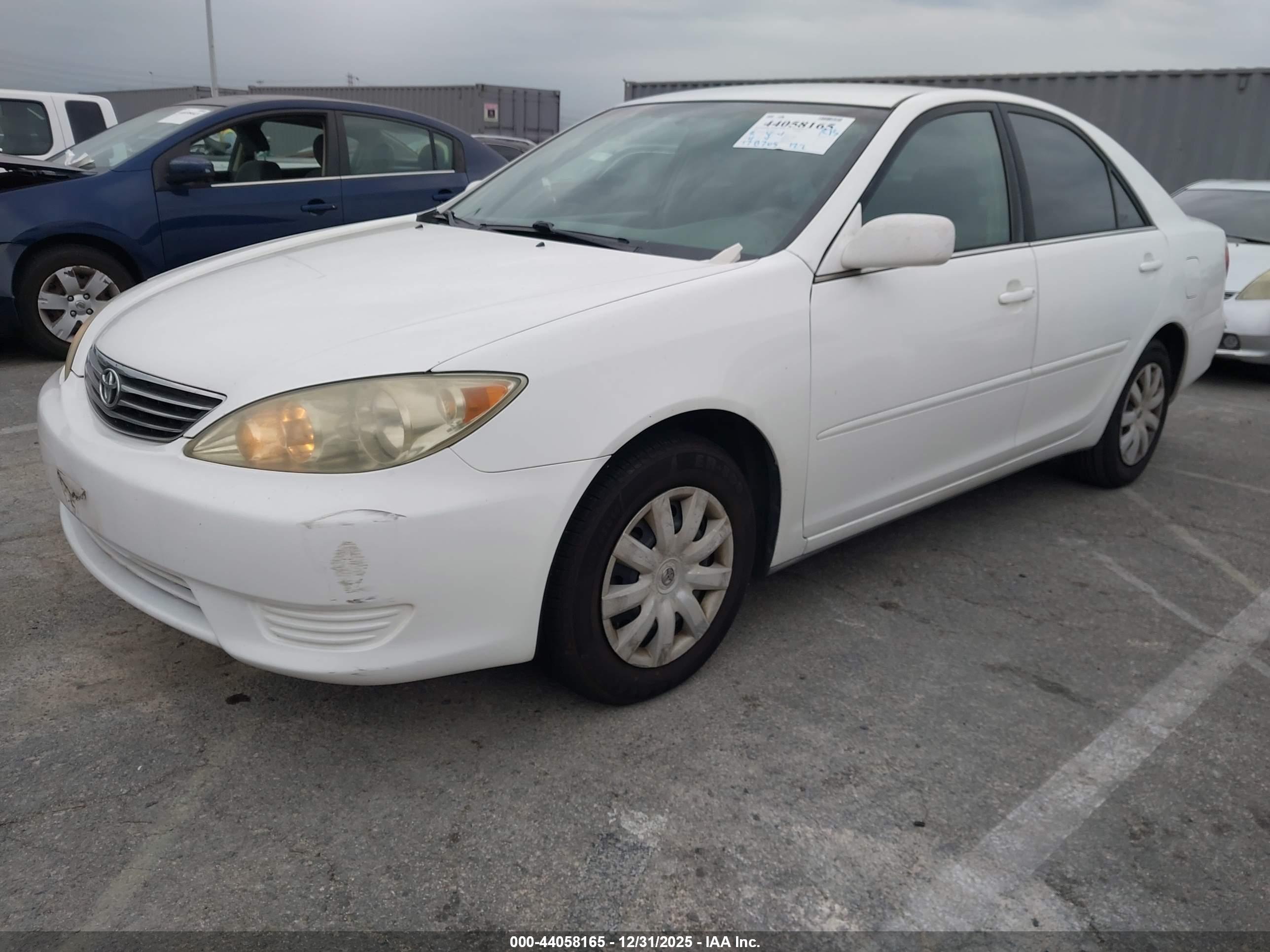 TOYOTA CAMRY image 2