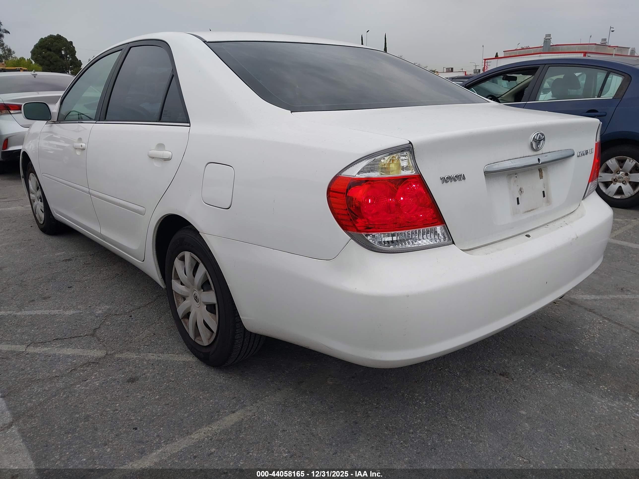 TOYOTA CAMRY image 3