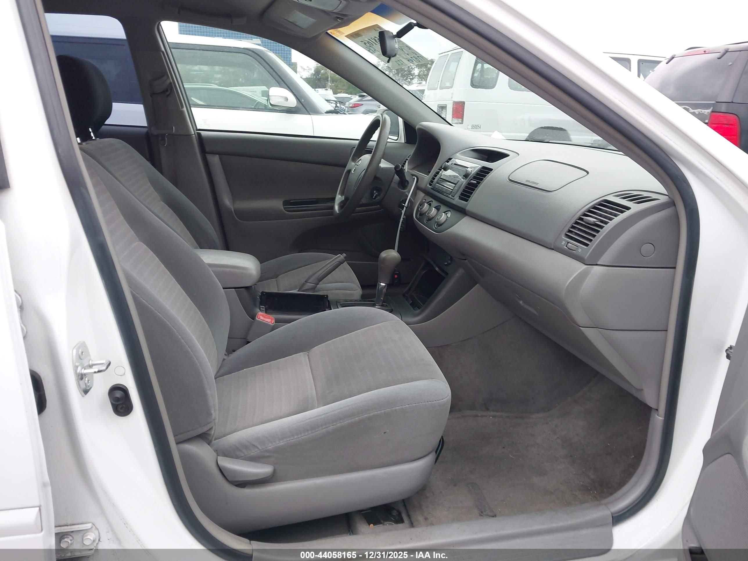 TOYOTA CAMRY image 5