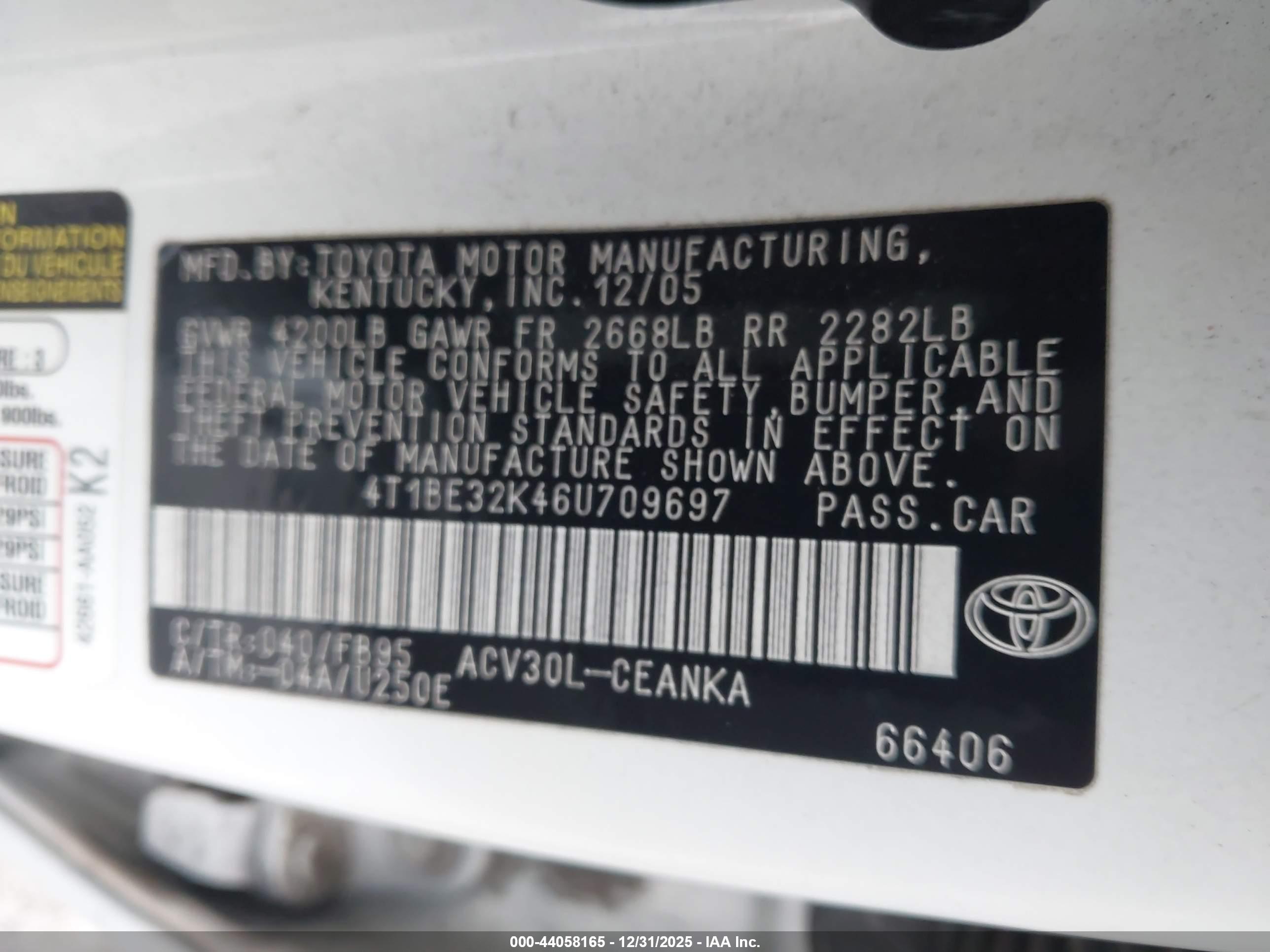 TOYOTA CAMRY image 9