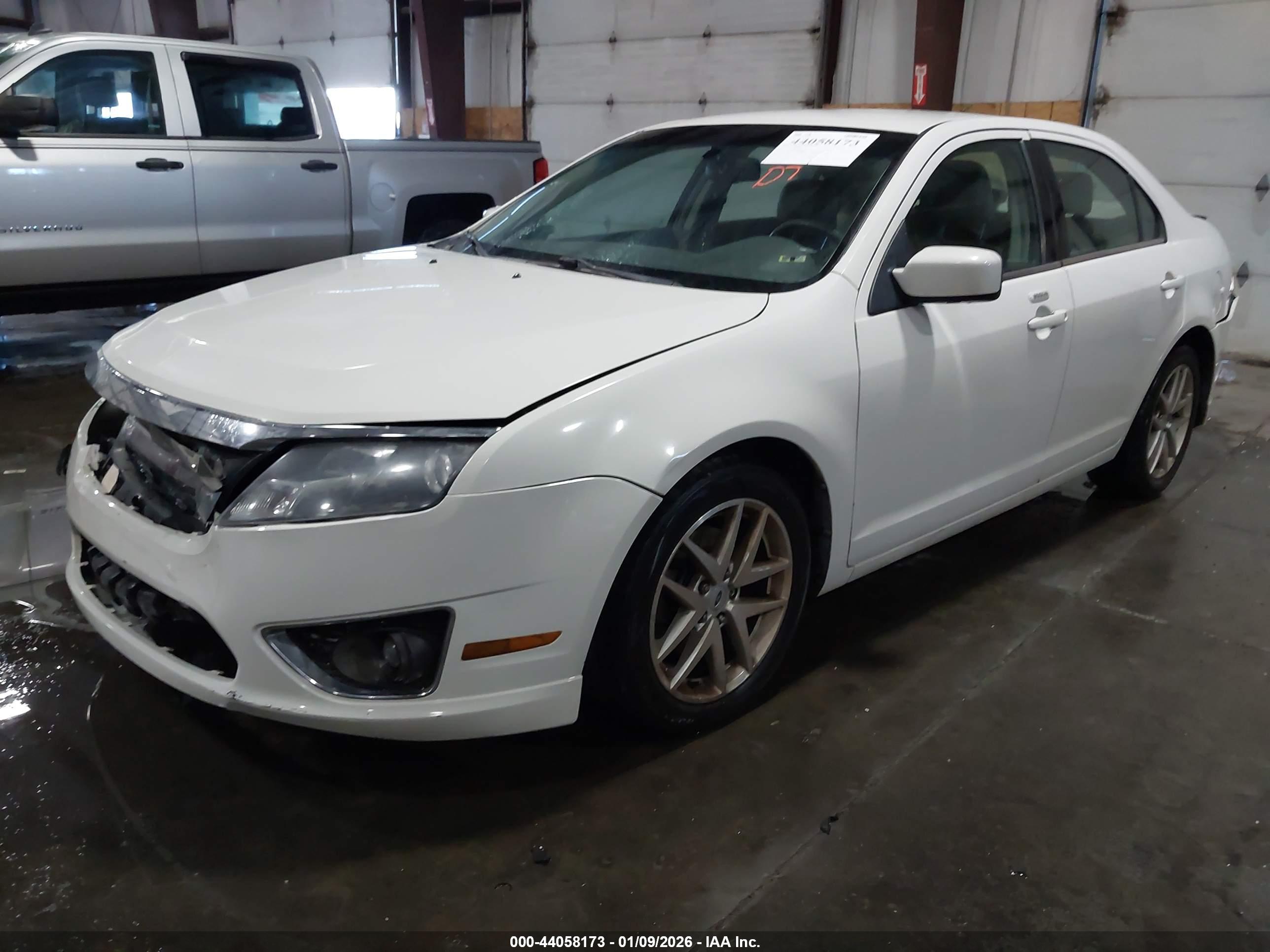 FORD FUSION image 2