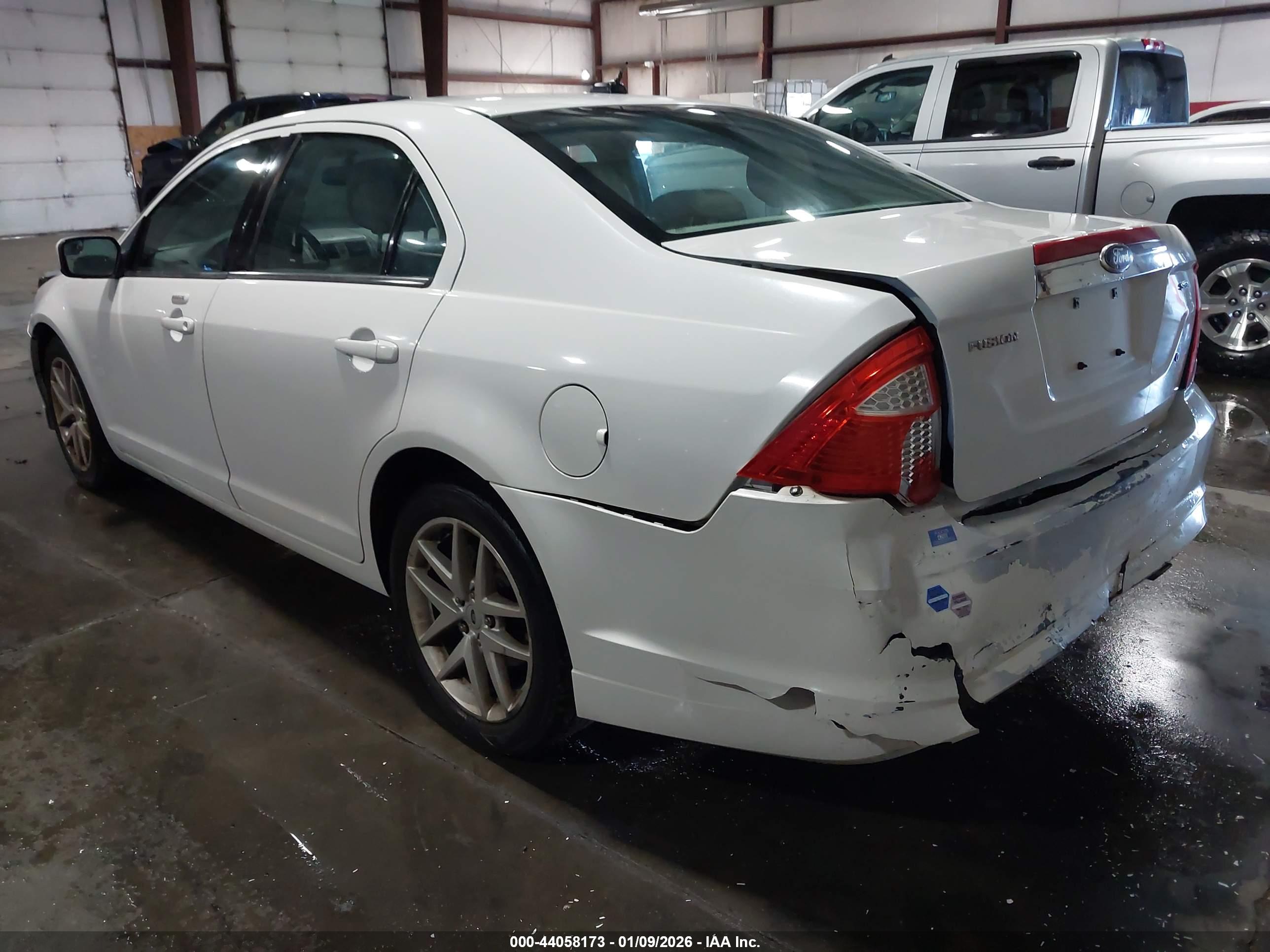 FORD FUSION image 3