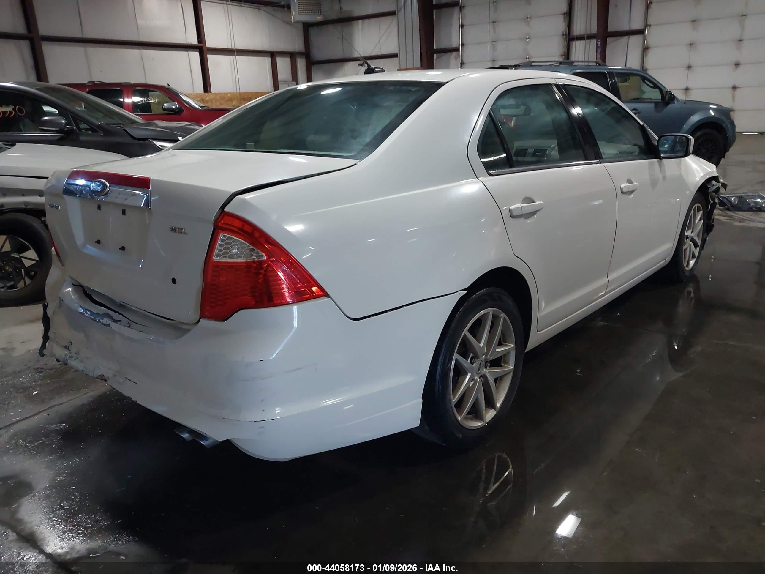 FORD FUSION image 4