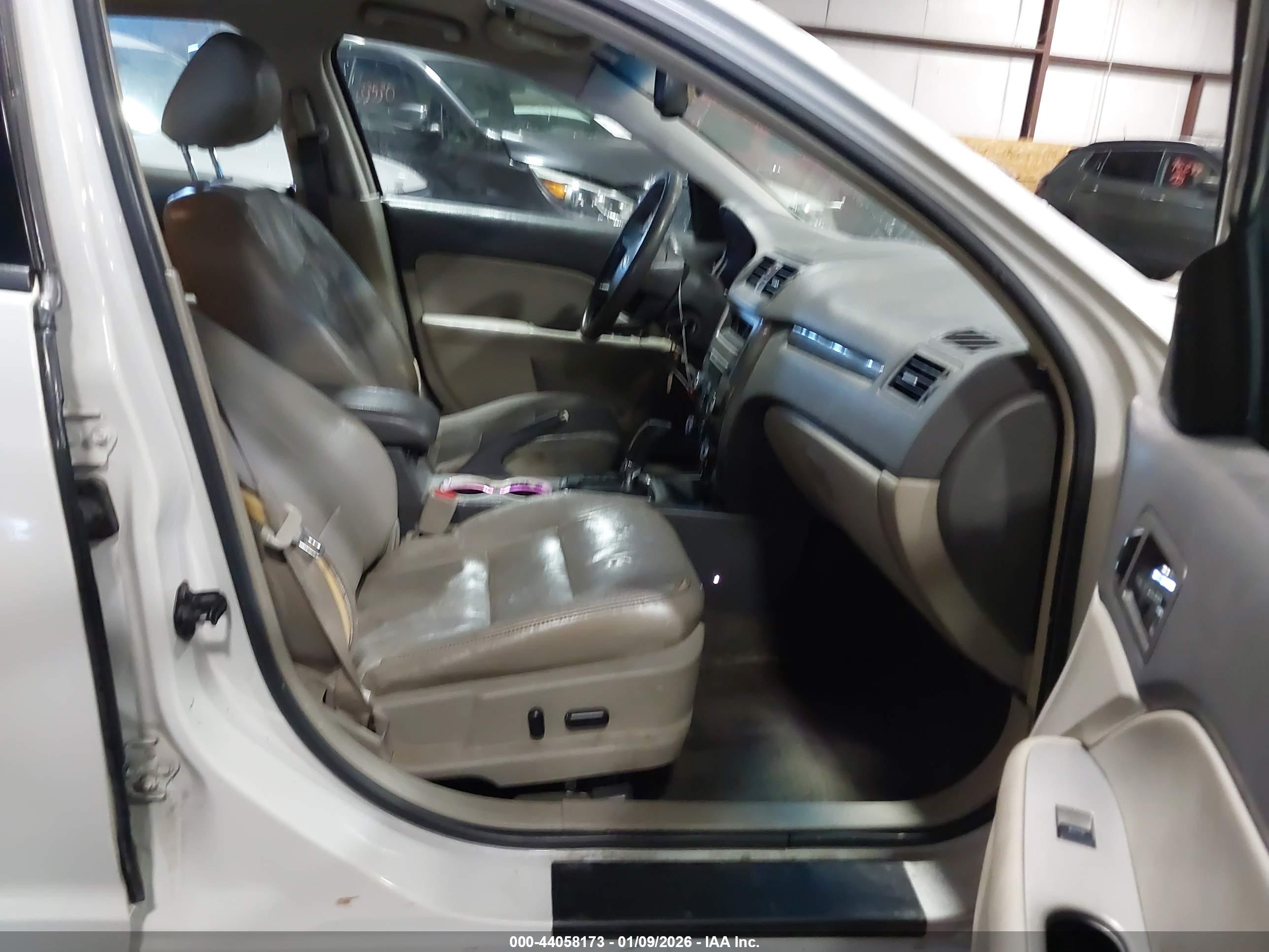 FORD FUSION image 5