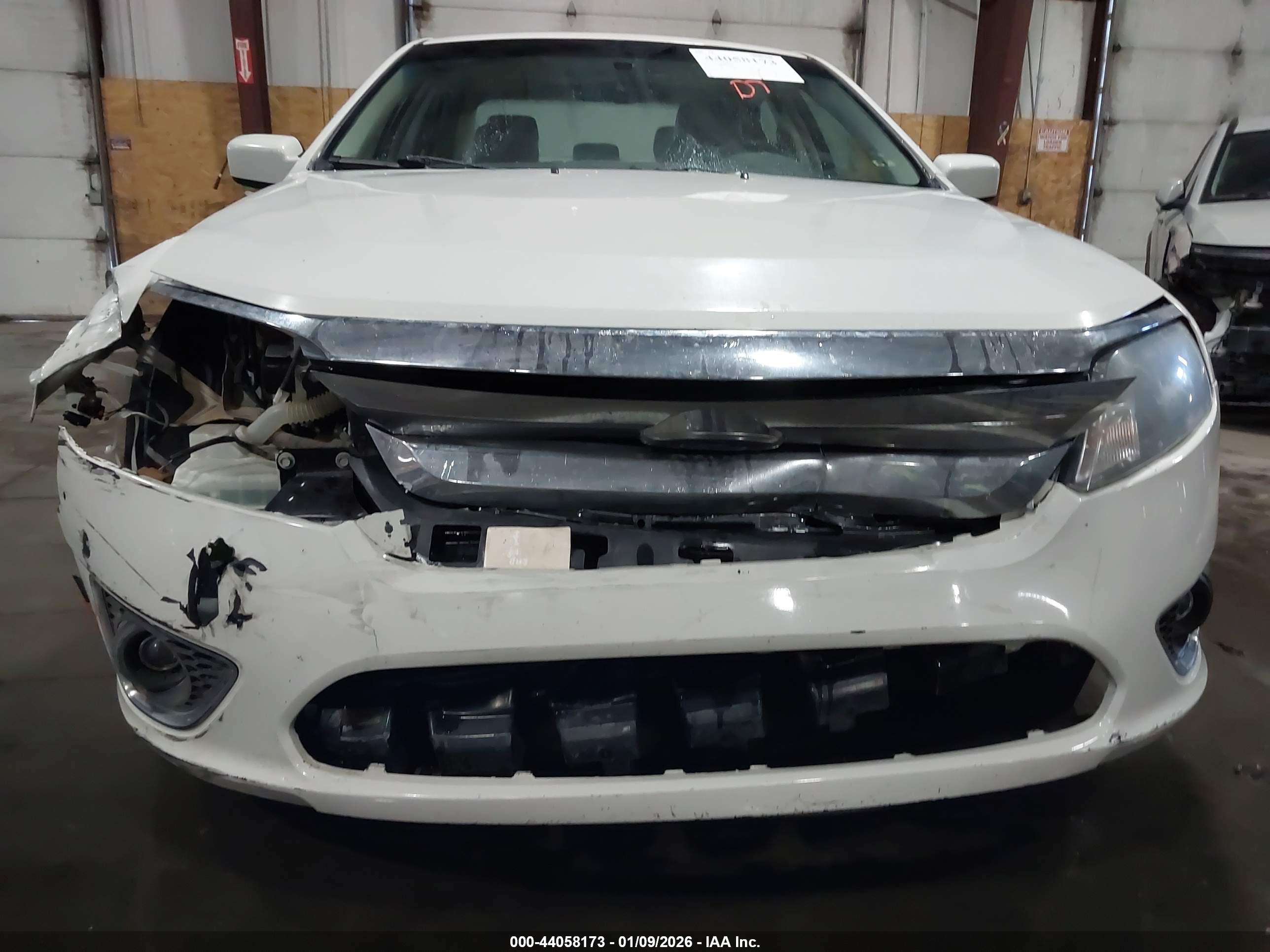 FORD FUSION image 6