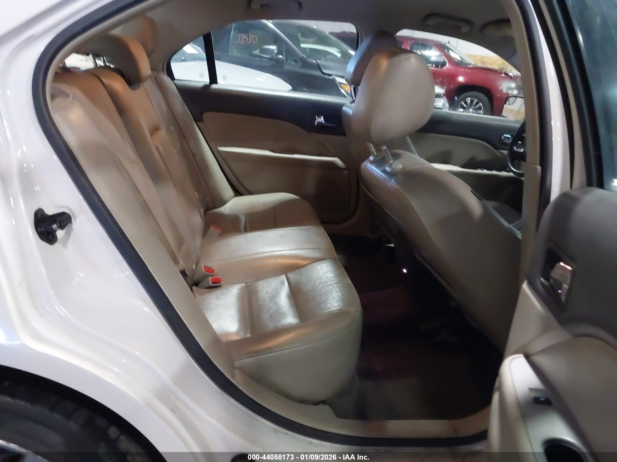 FORD FUSION image 8