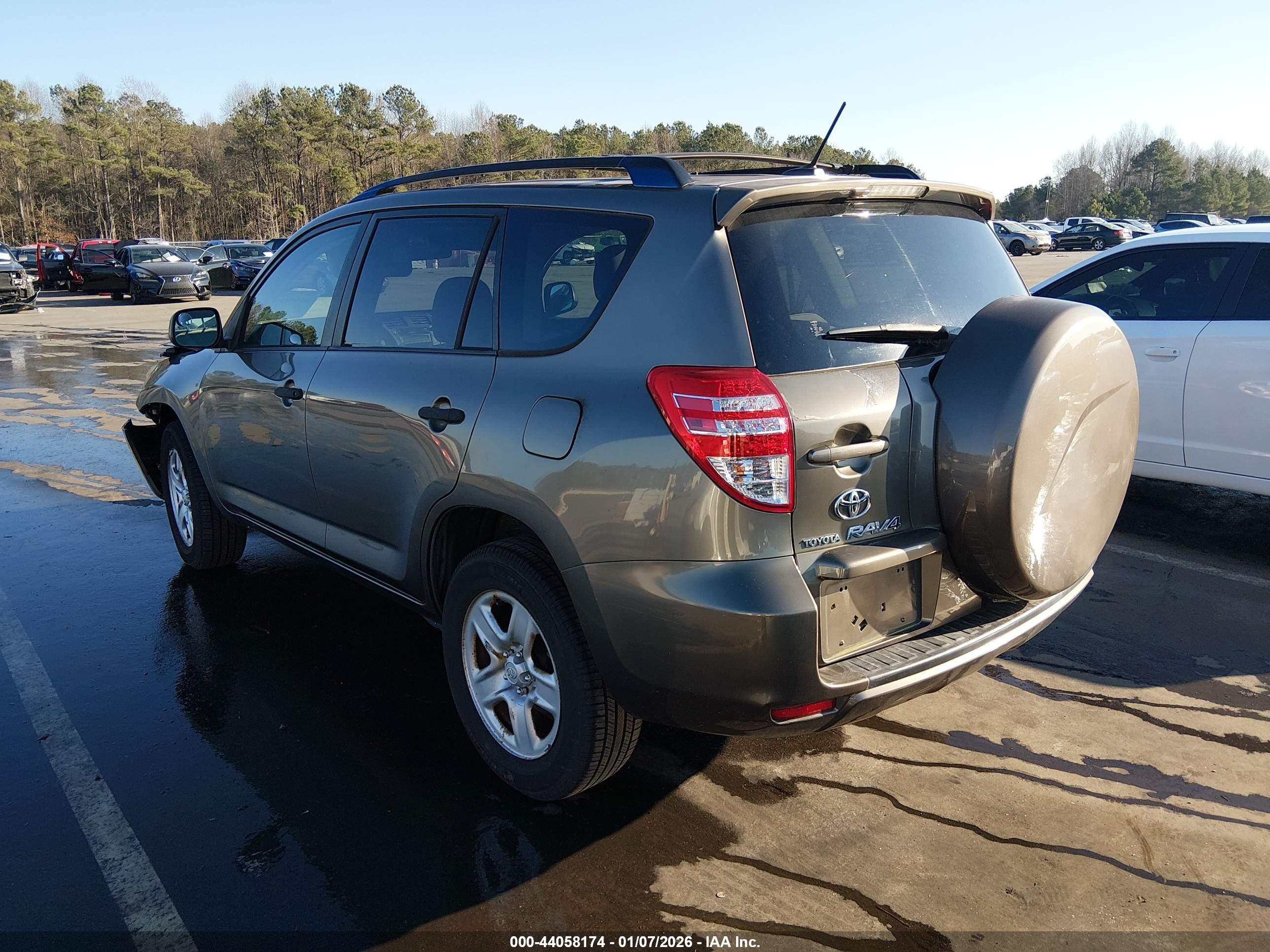 TOYOTA RAV4 image 3
