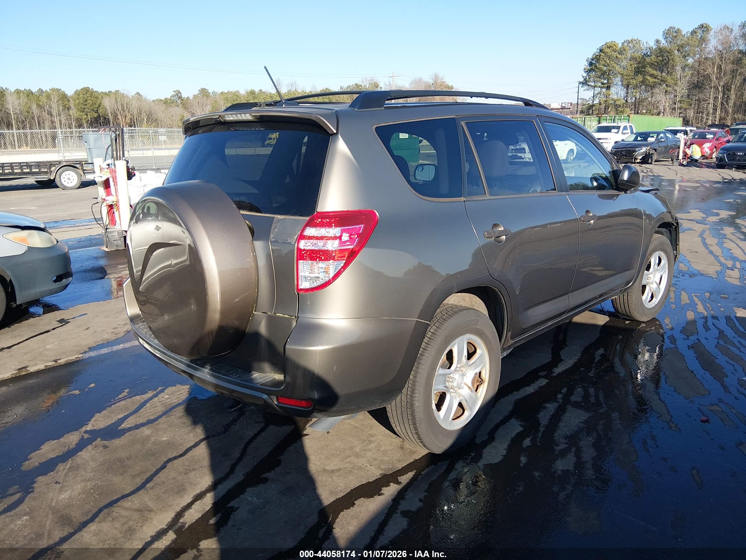 TOYOTA RAV4 image 4