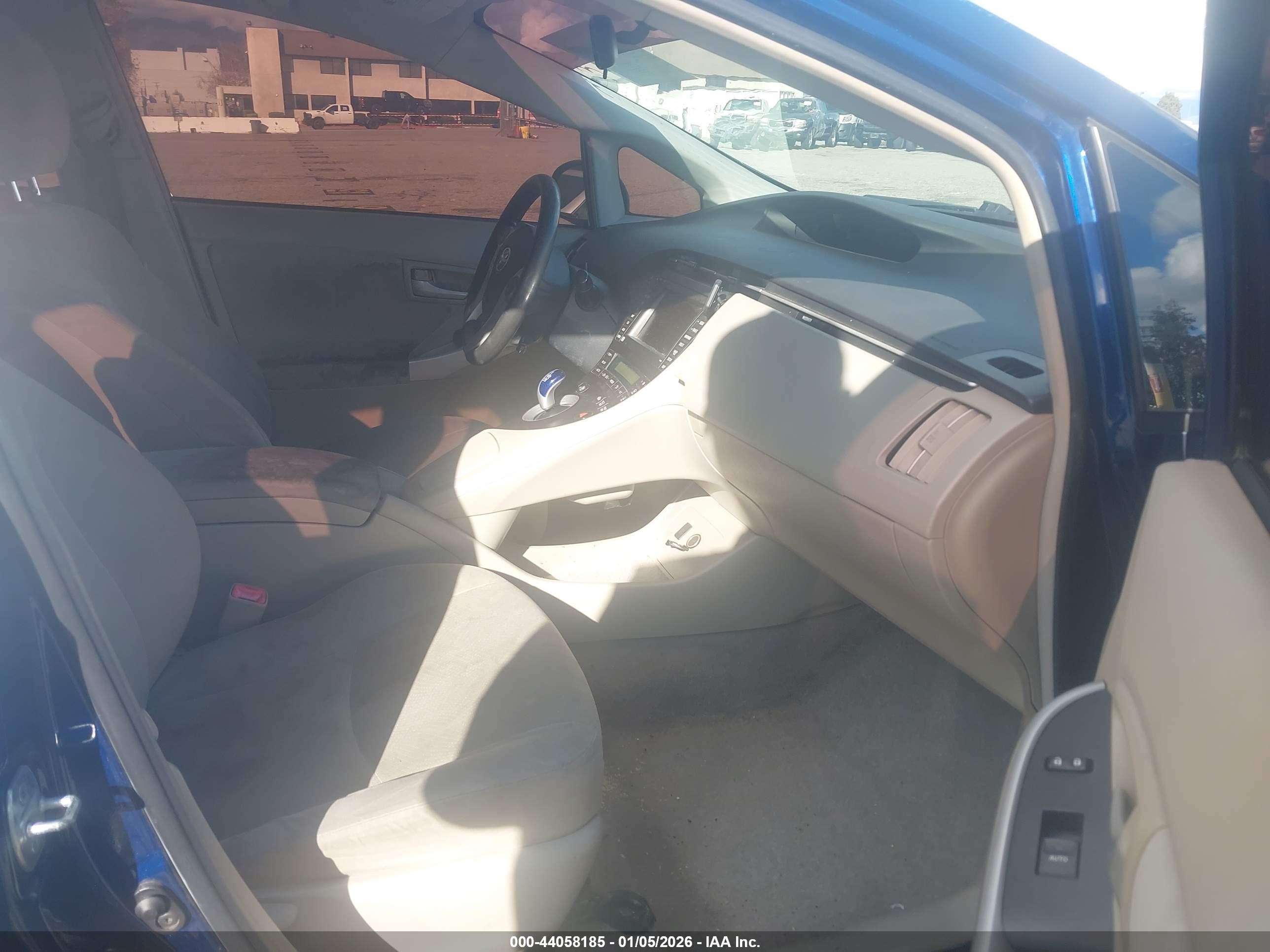 TOYOTA PRIUS image 5