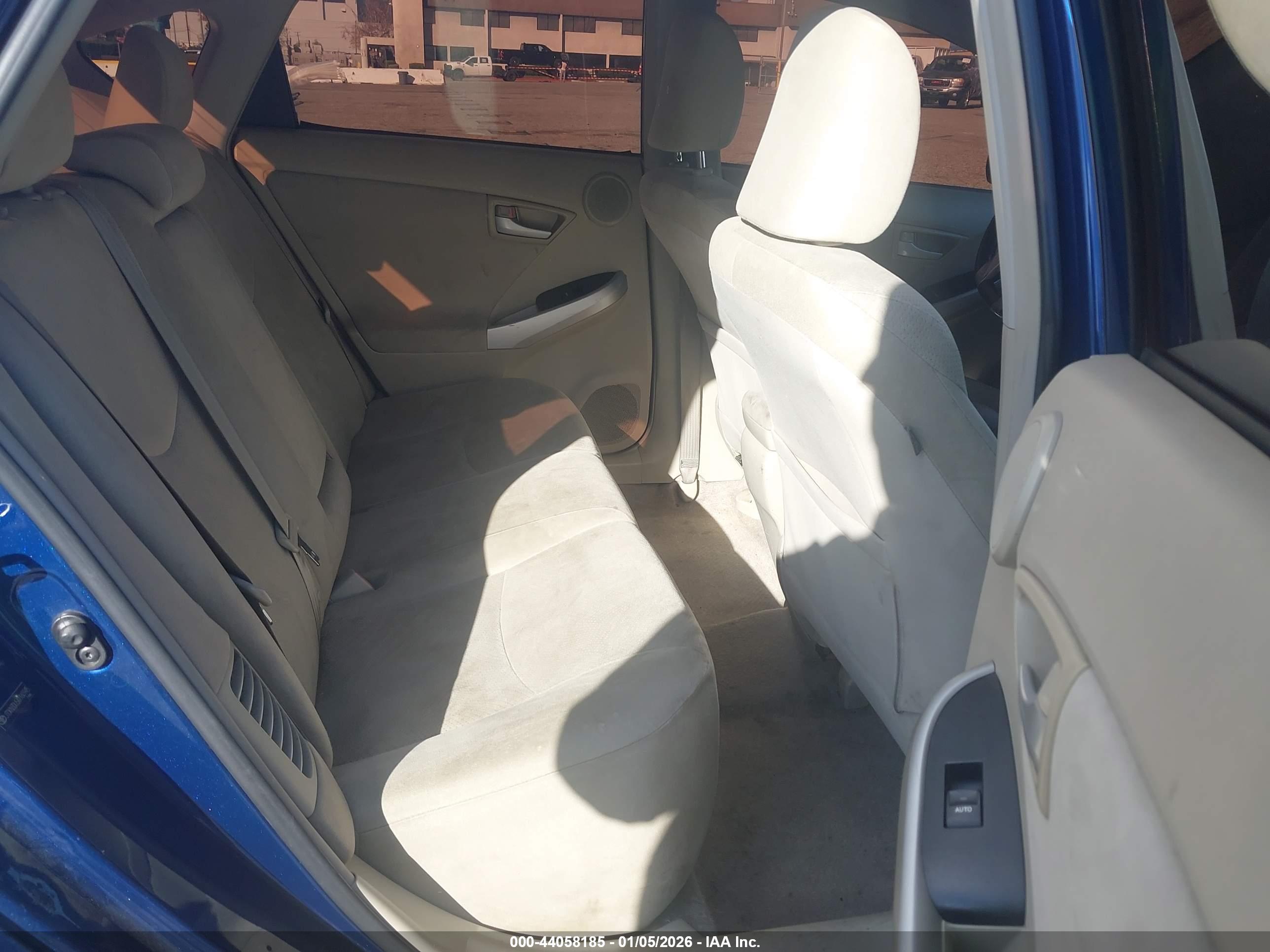 TOYOTA PRIUS image 8
