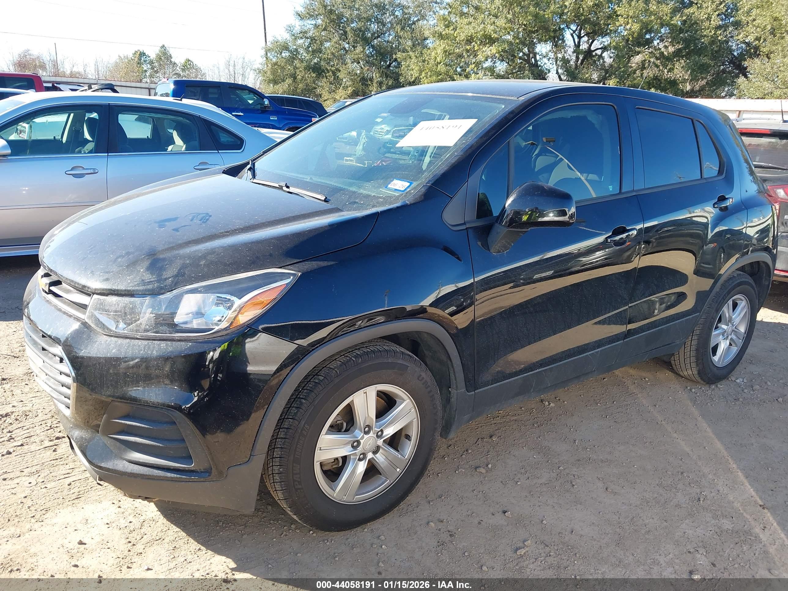 CHEVROLET TRAX image 2