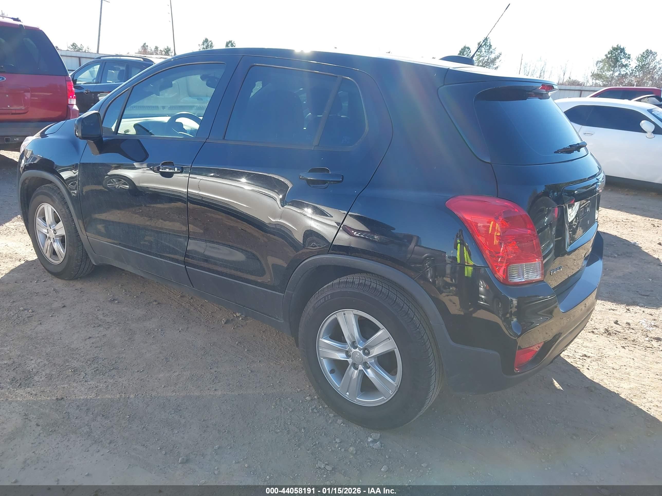 CHEVROLET TRAX image 3