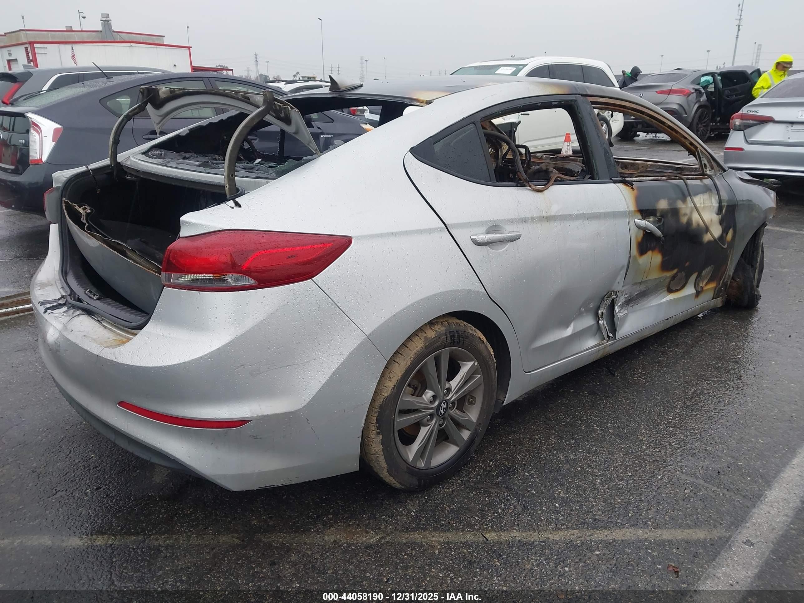 HYUNDAI ELANTRA image 4