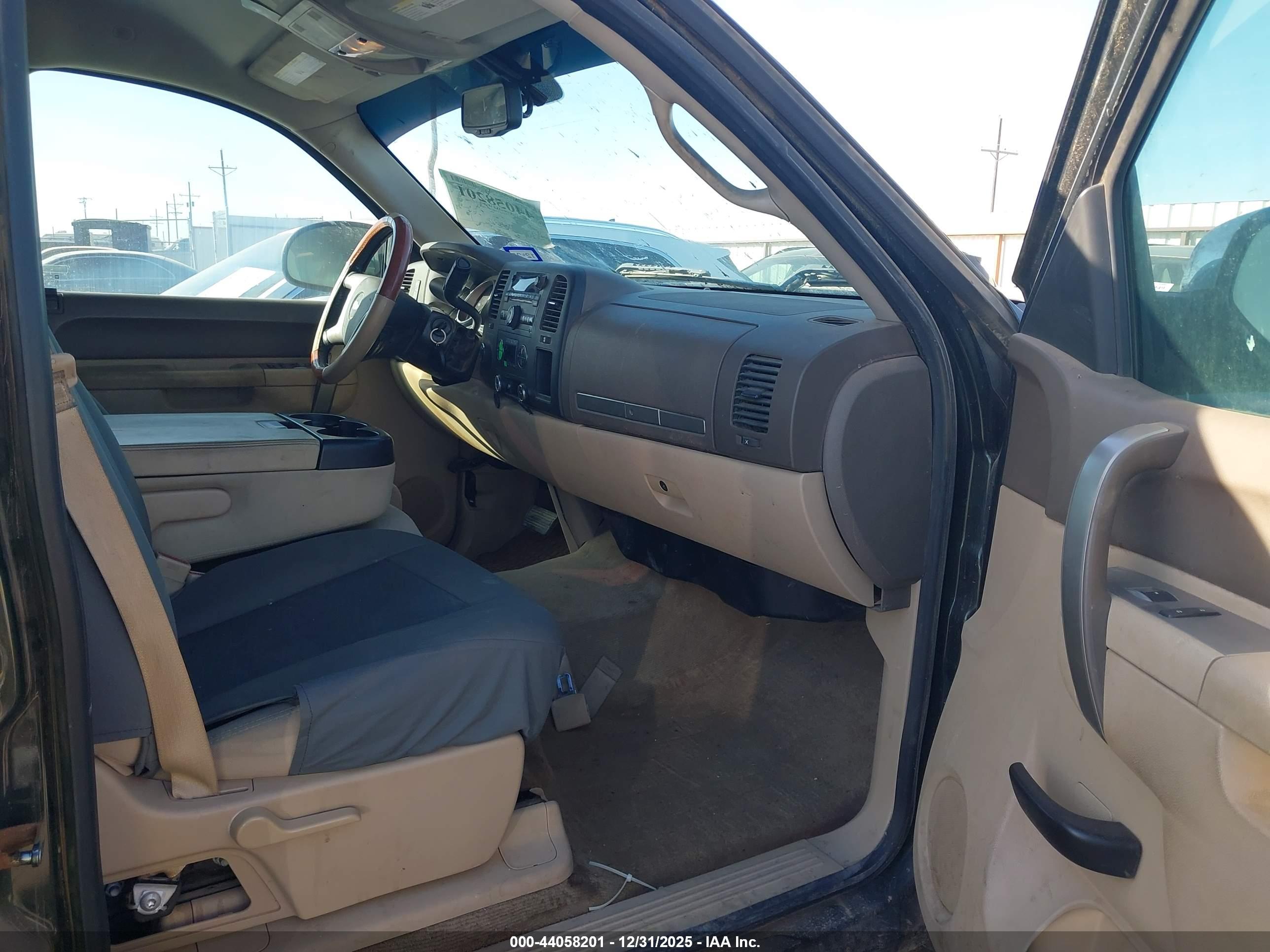 CHEVROLET SILVERADO image 5