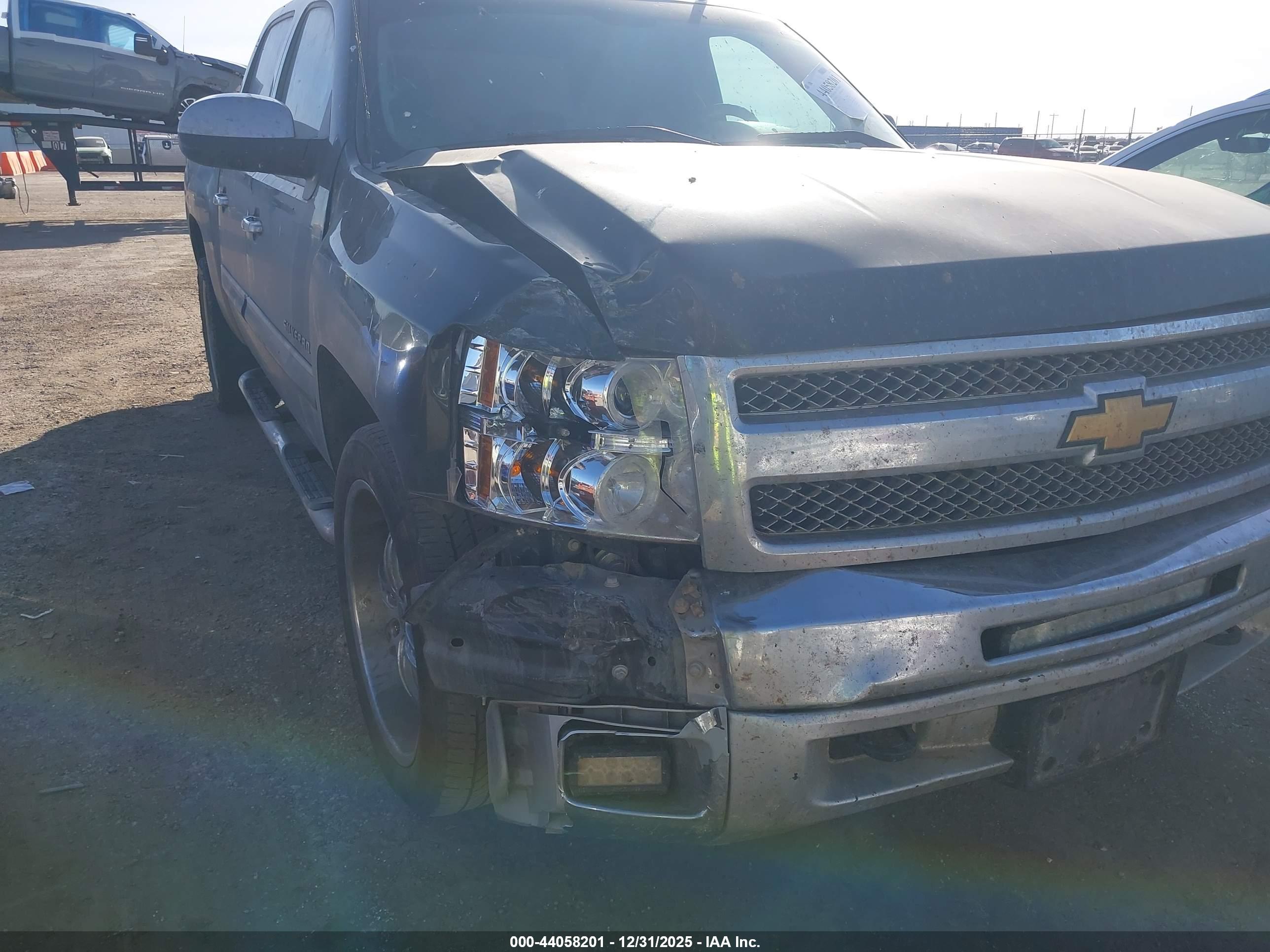 CHEVROLET SILVERADO image 6