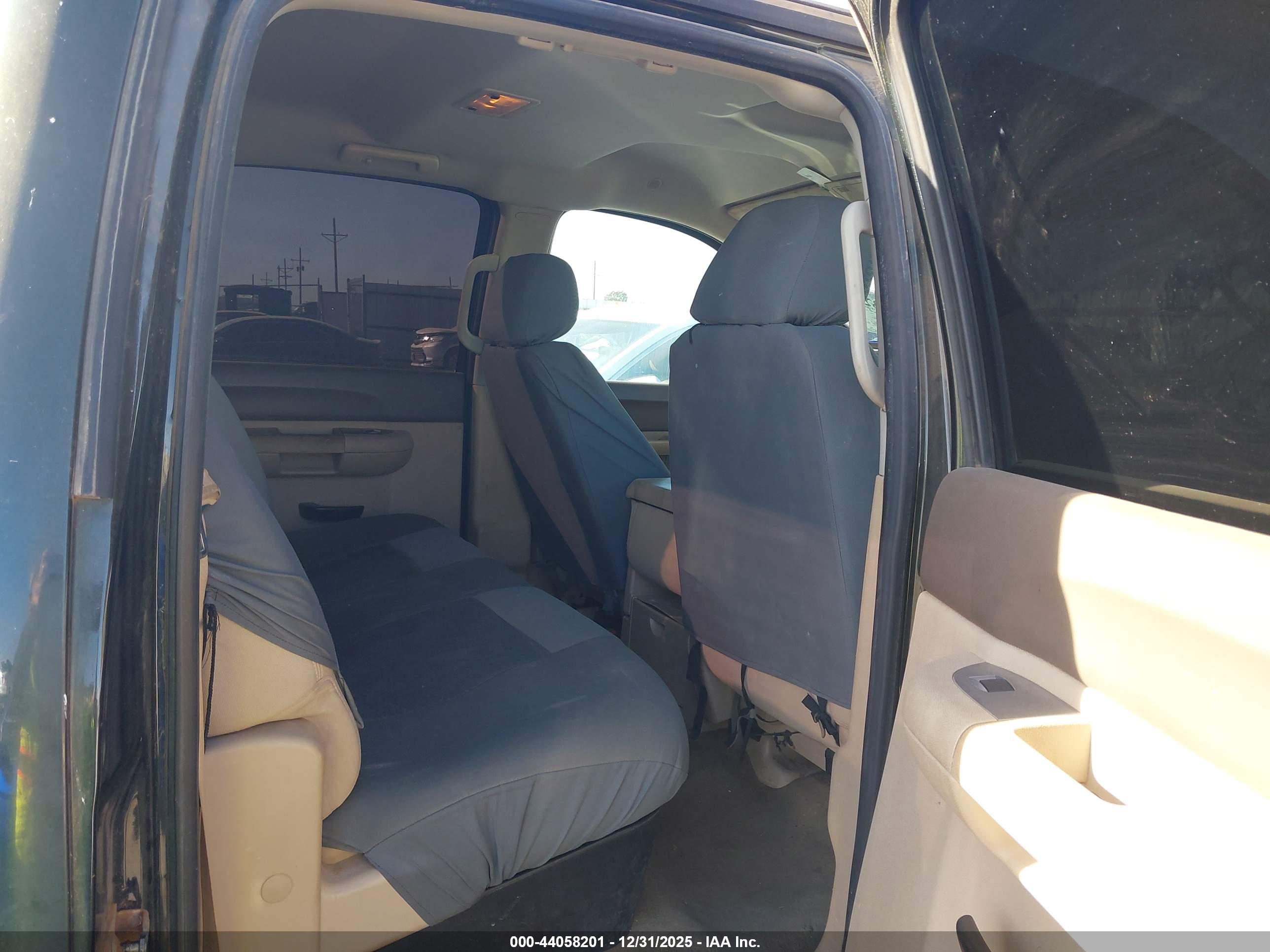 CHEVROLET SILVERADO image 8