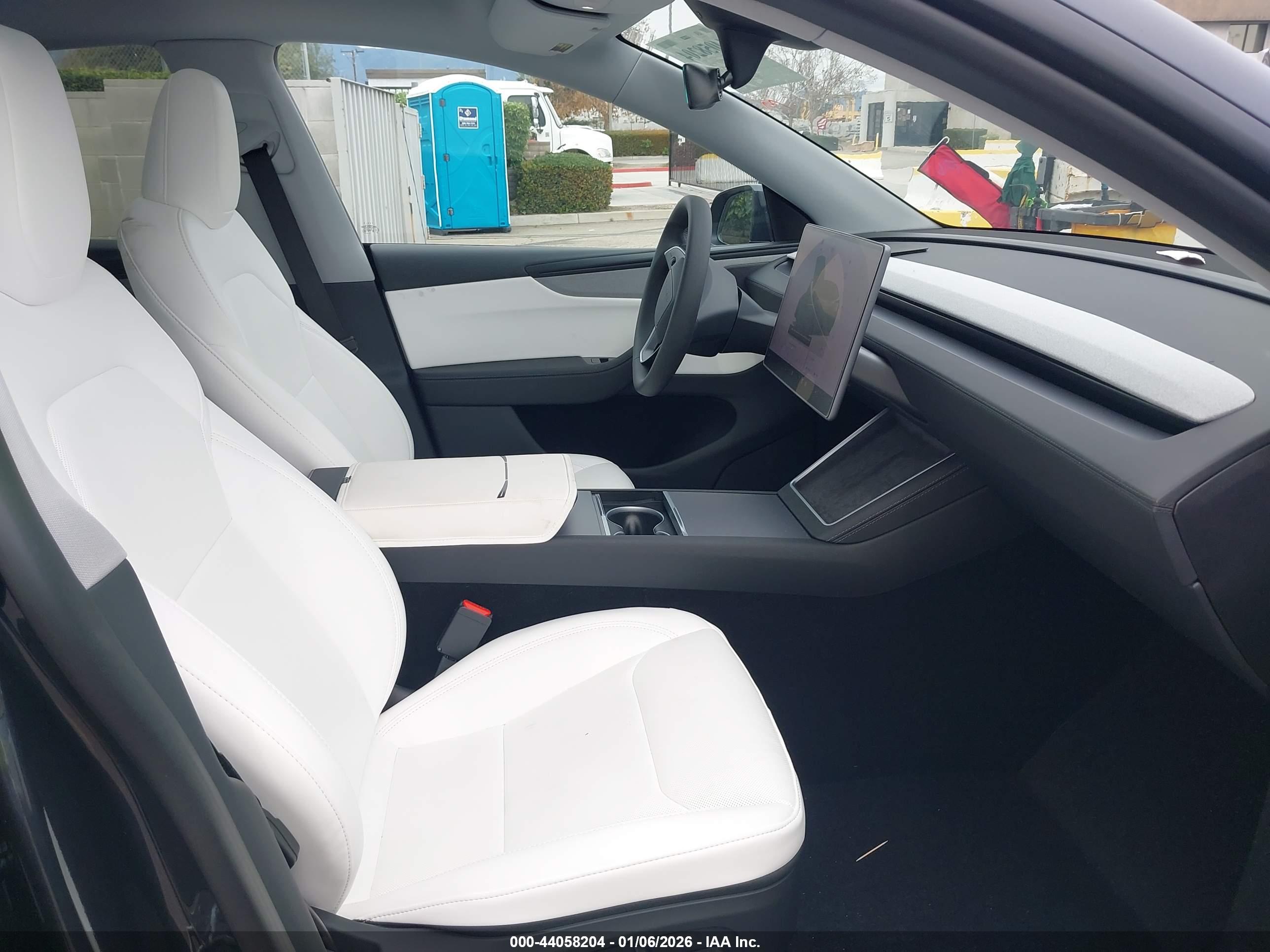TESLA MODEL image 5