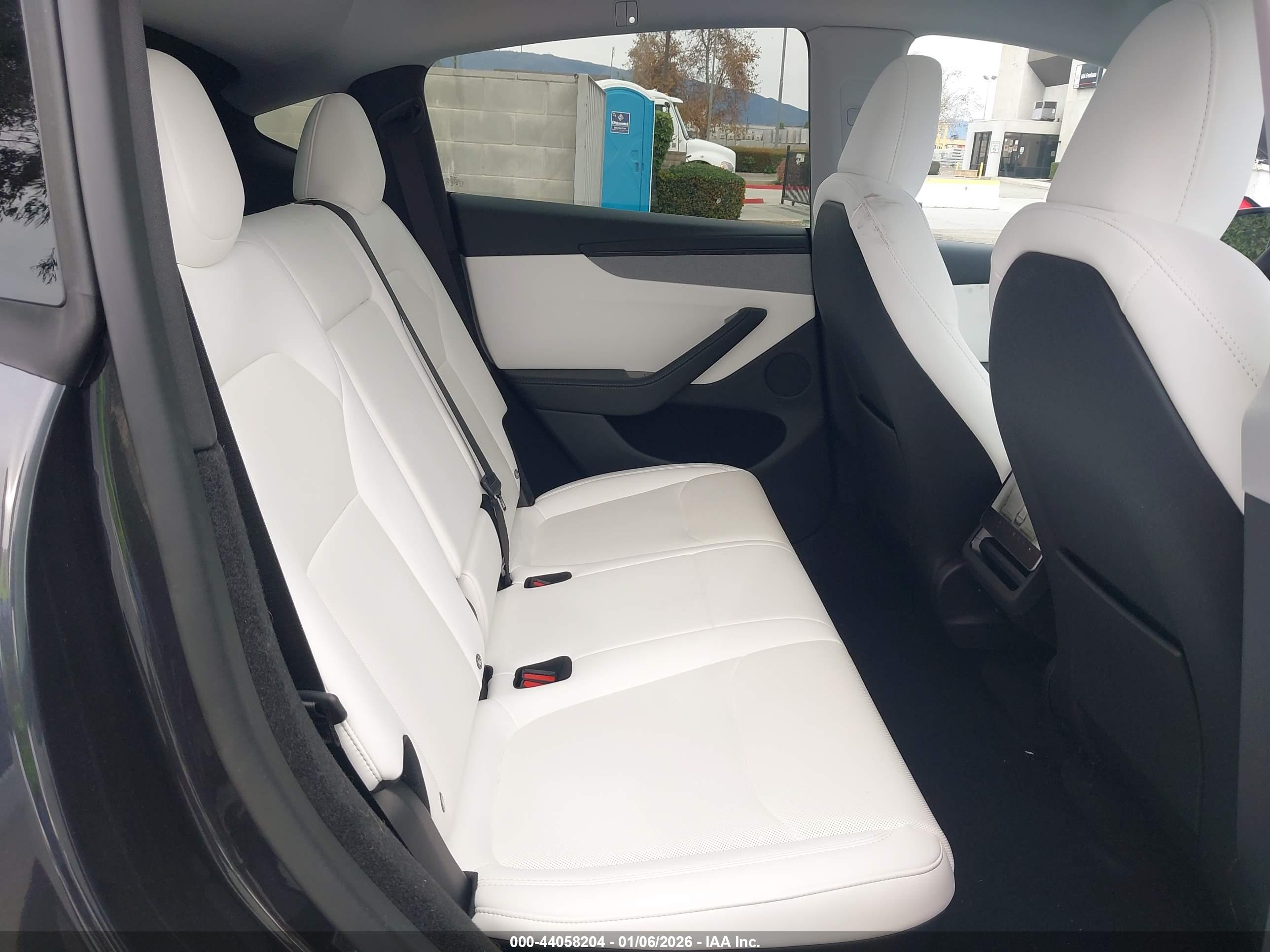 TESLA MODEL image 8