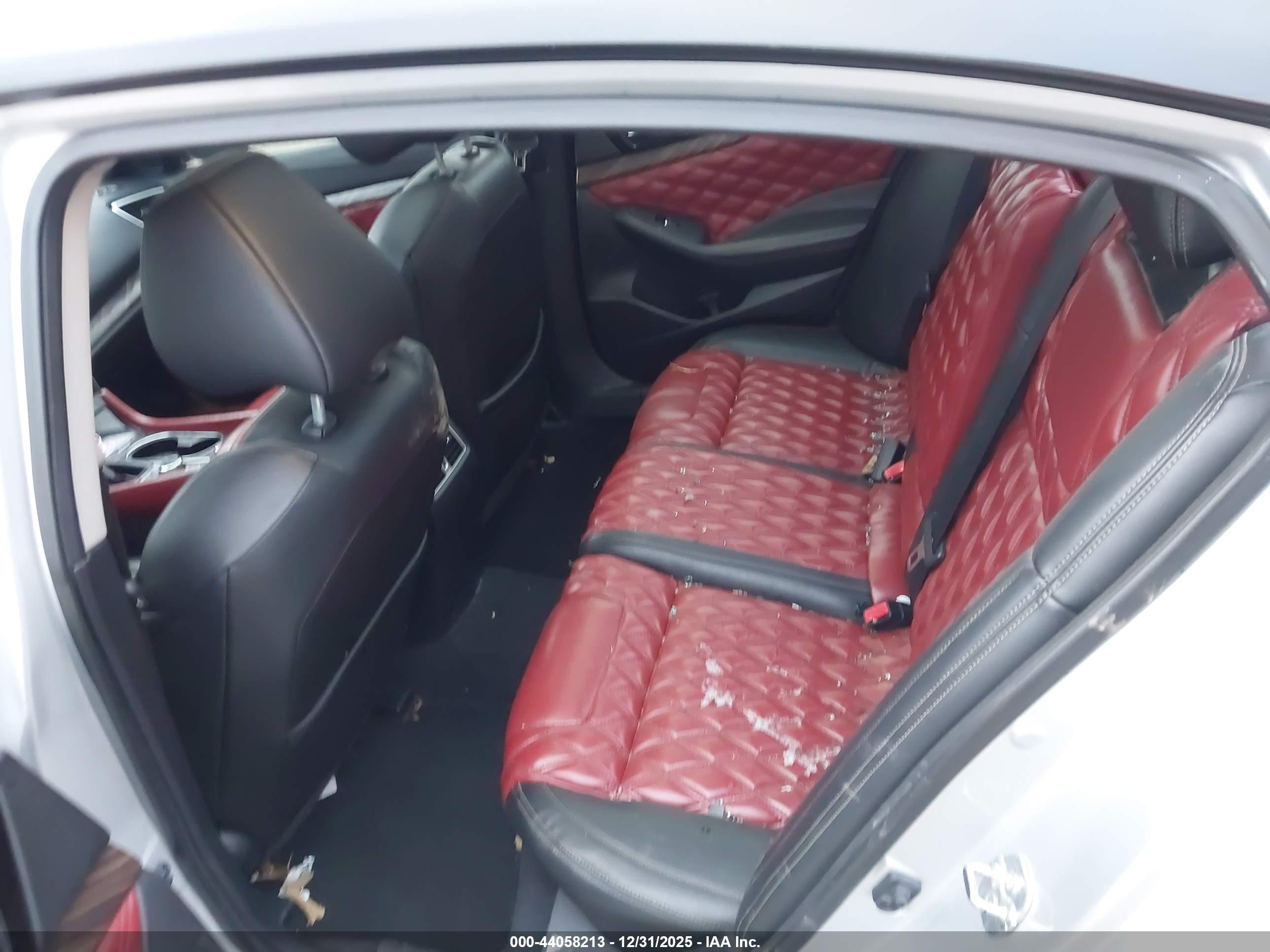 NISSAN MAXIMA image 8