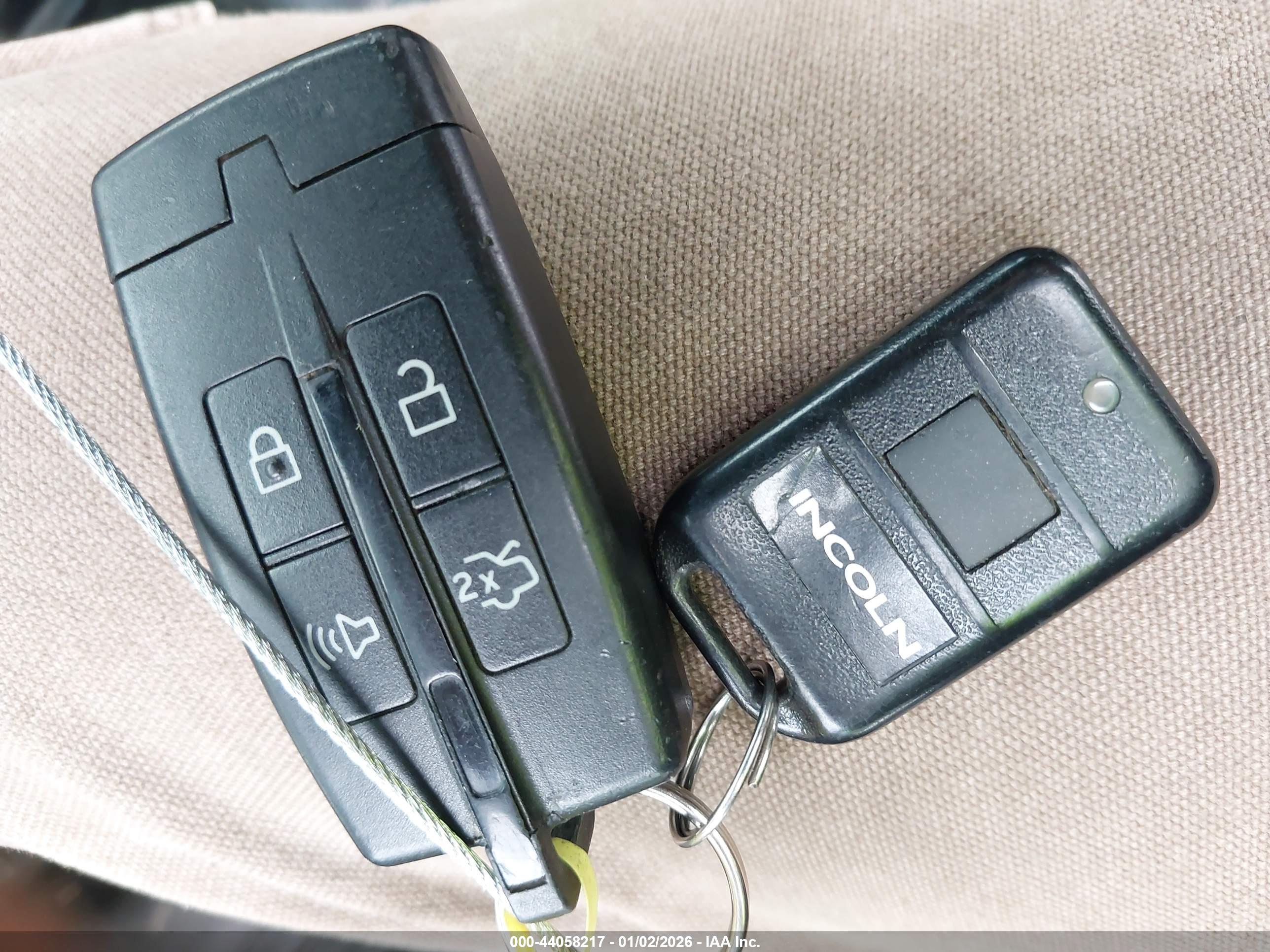 LINCOLN MKS image 11