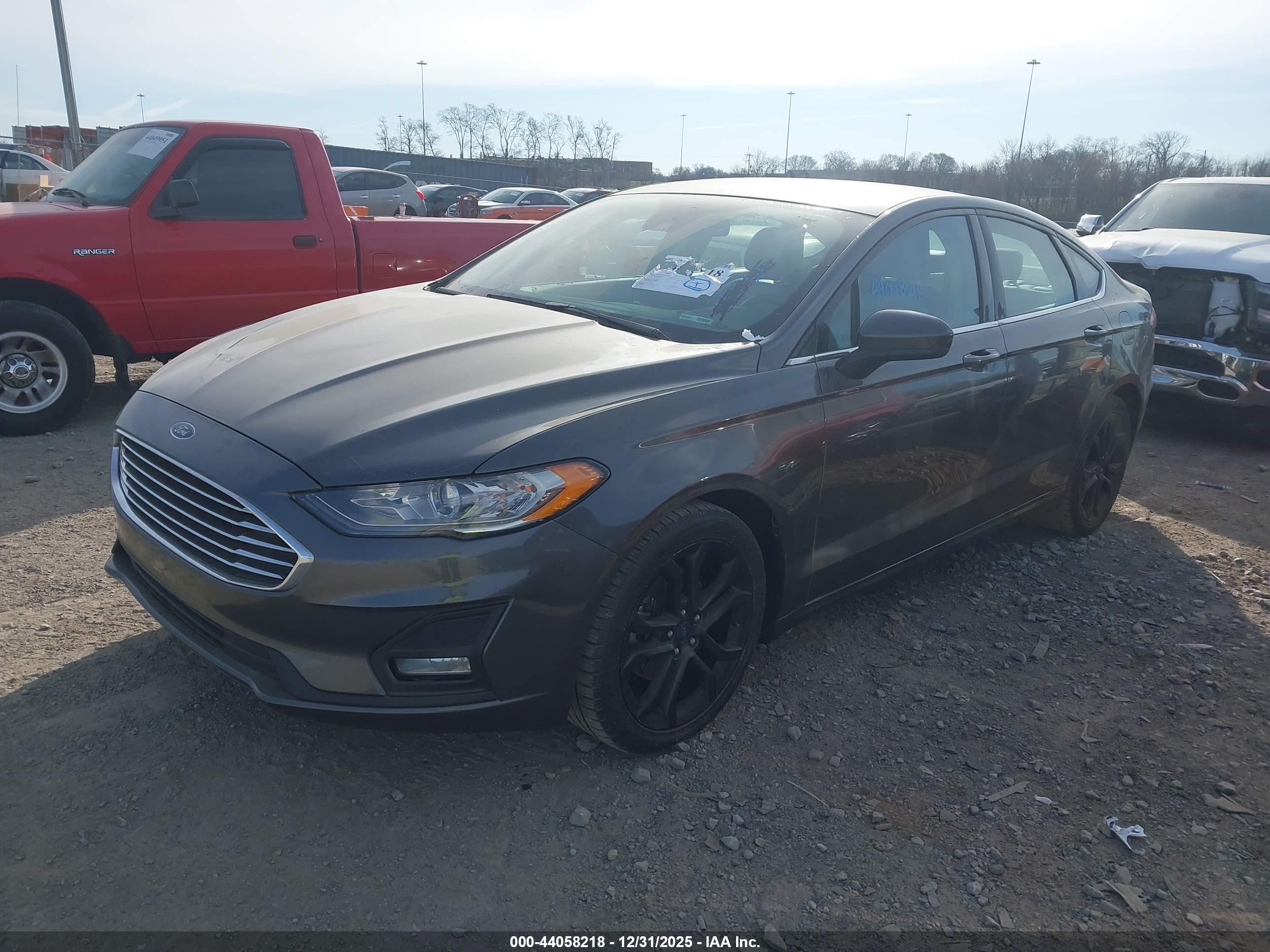 FORD FUSION image 2
