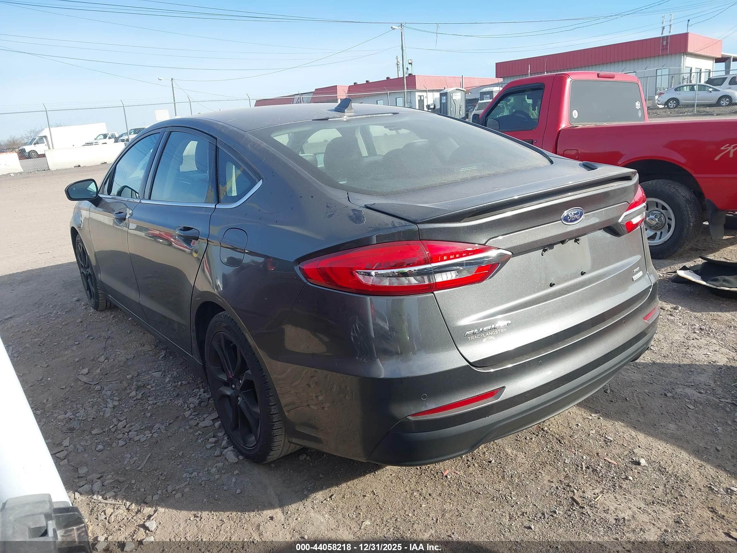 FORD FUSION image 3
