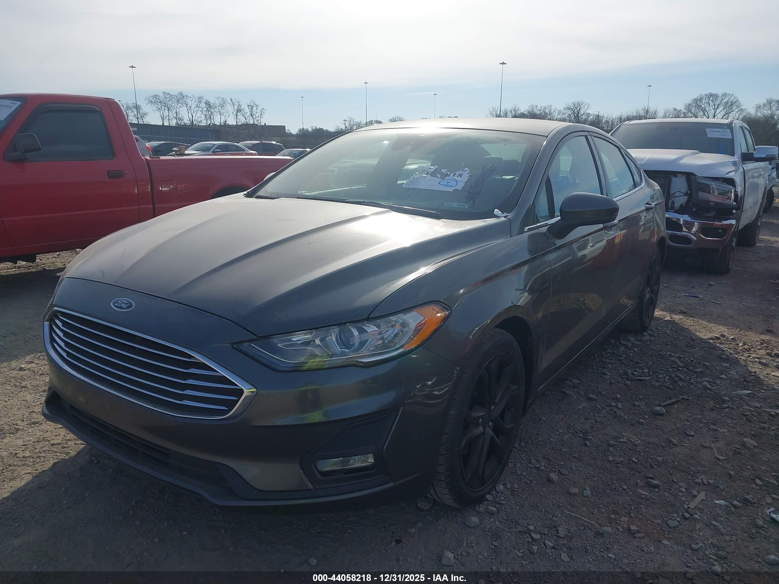 FORD FUSION image 6