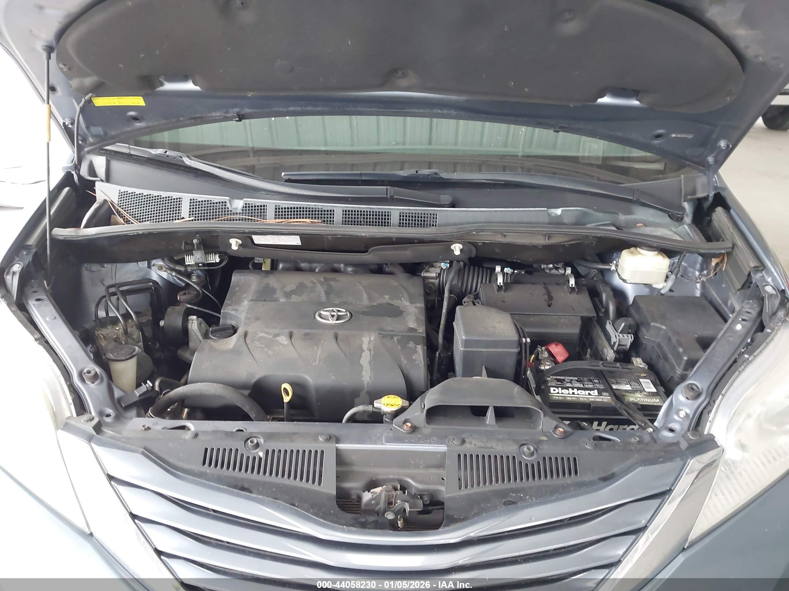 TOYOTA SIENNA image 10