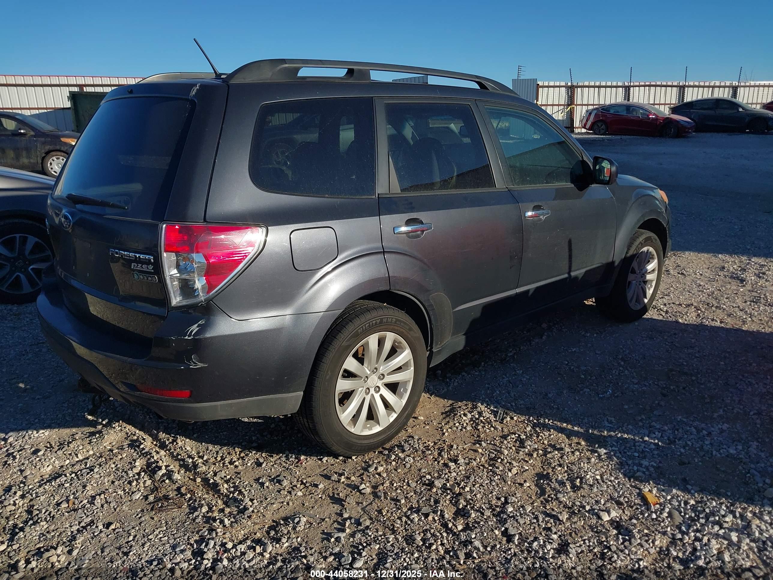SUBARU FORESTER image 4