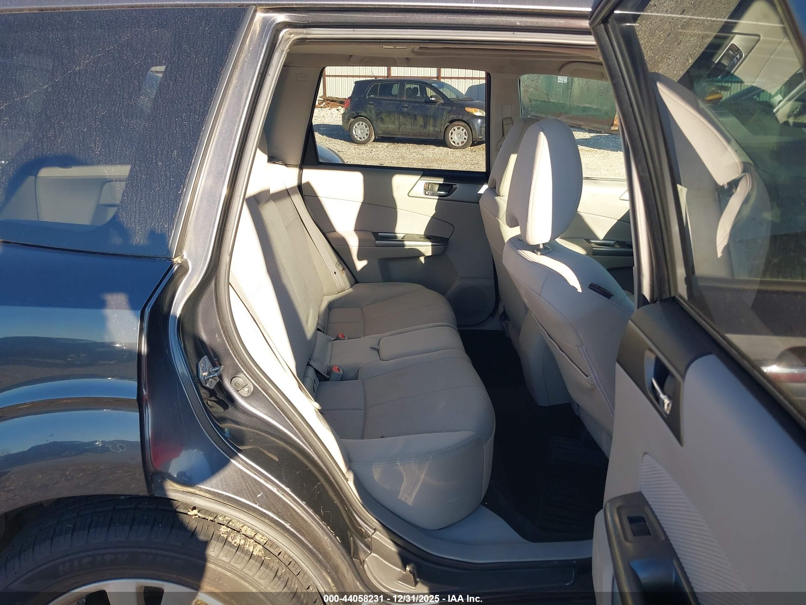 SUBARU FORESTER image 8