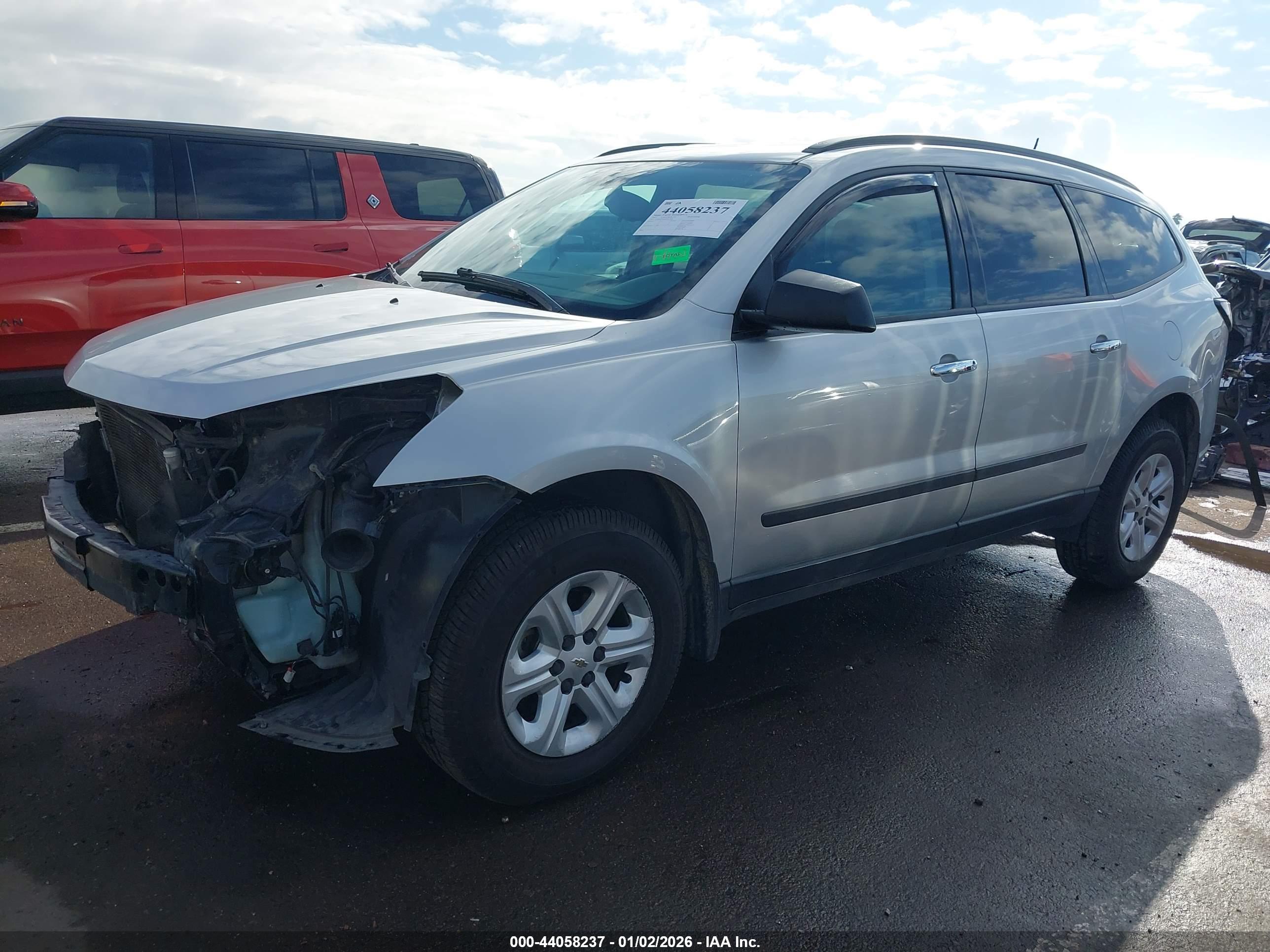CHEVROLET TRAVERSE image 2