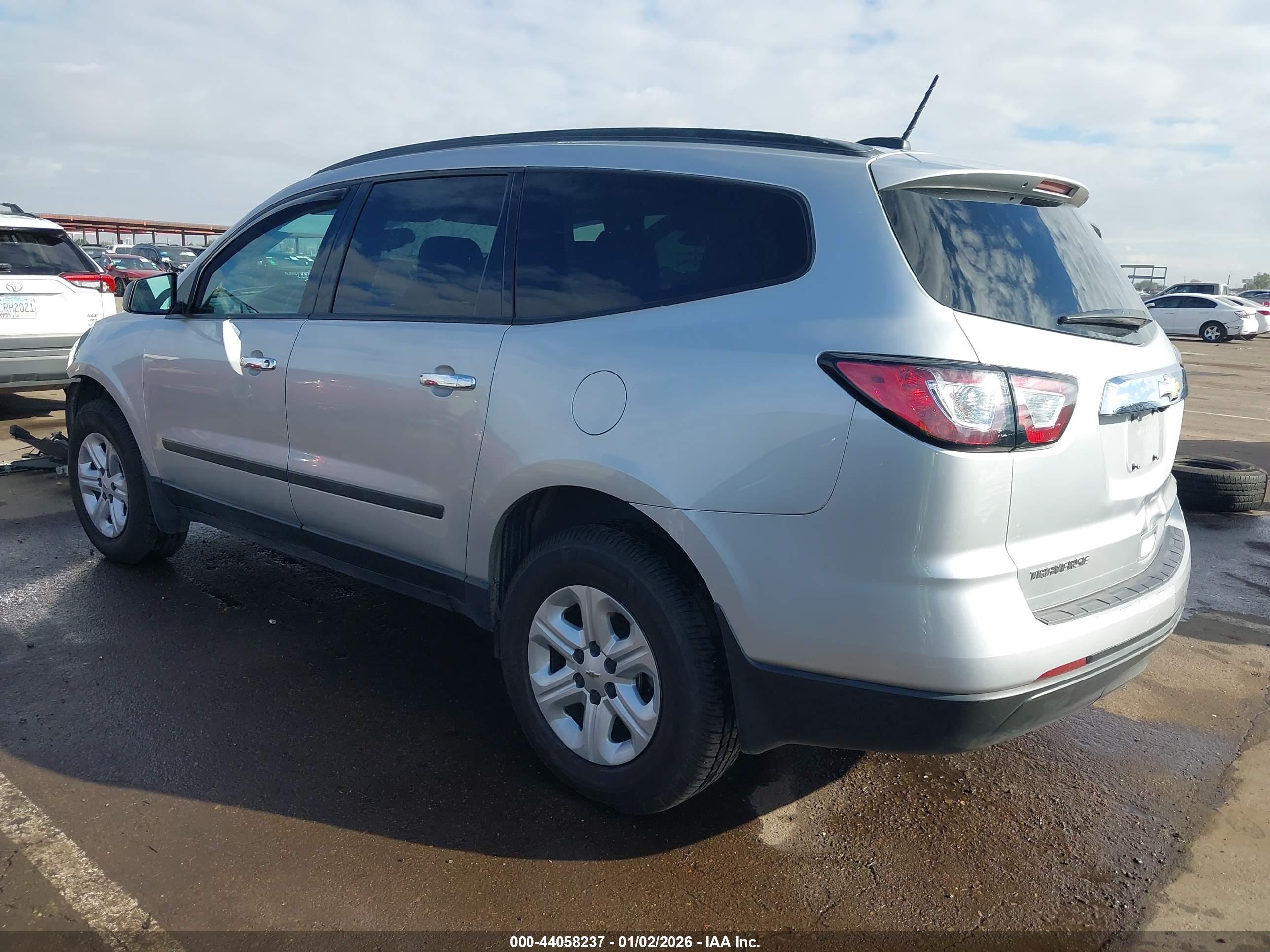 CHEVROLET TRAVERSE image 3