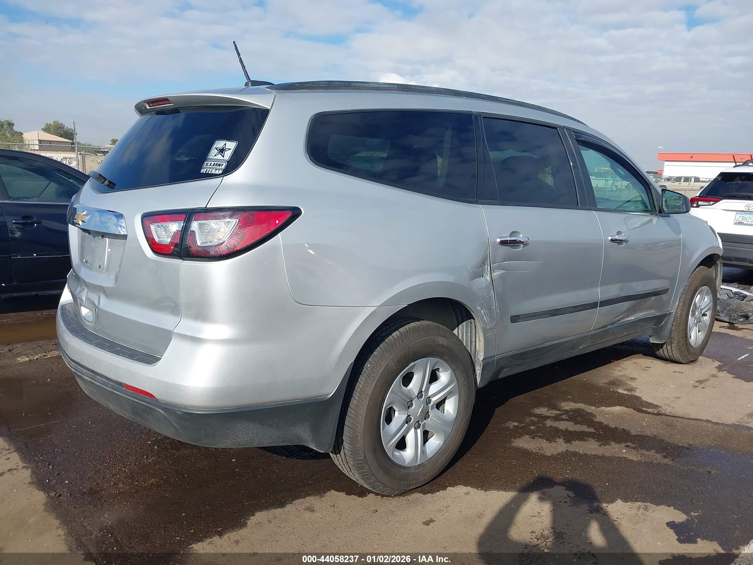 CHEVROLET TRAVERSE image 4