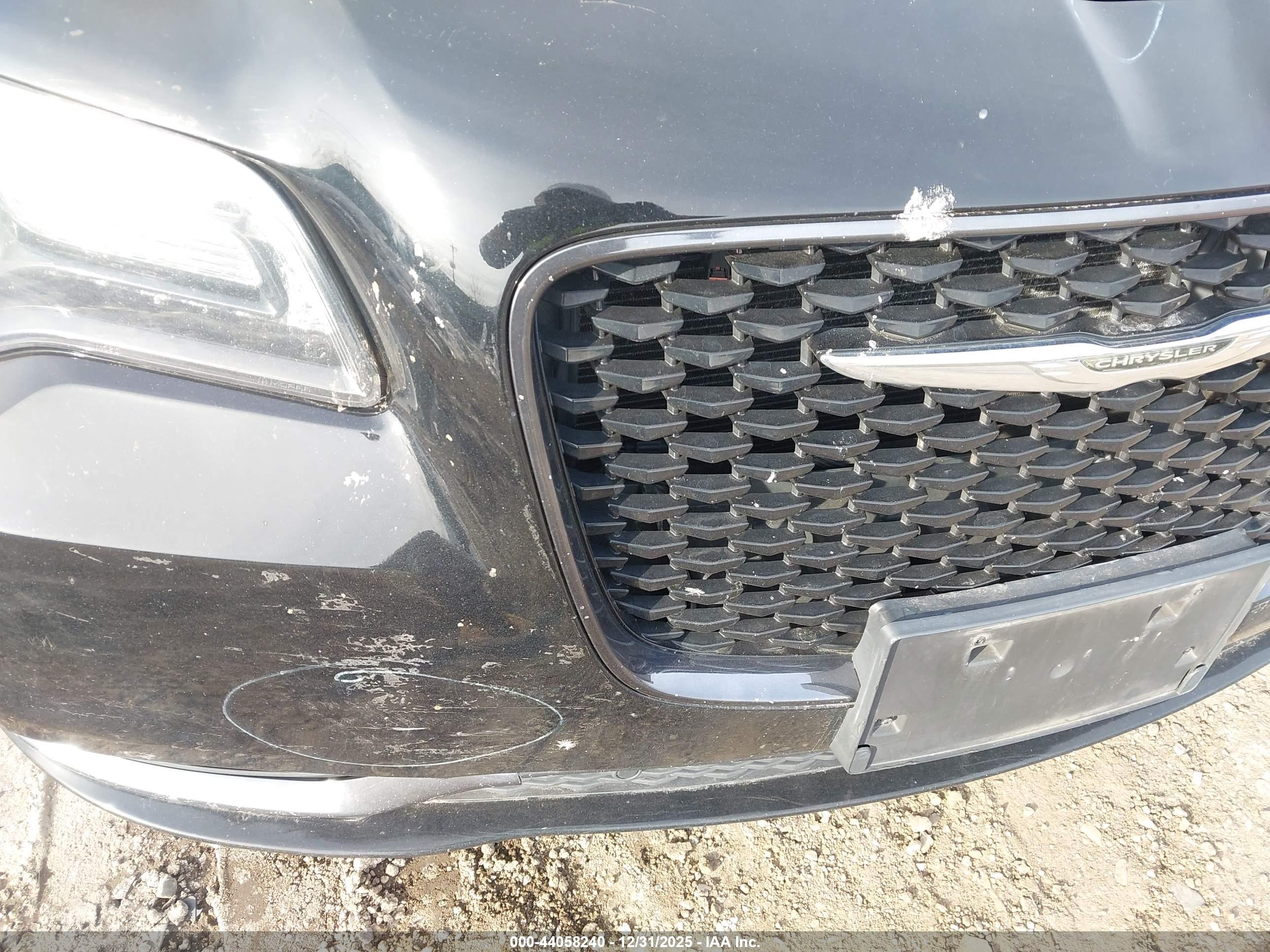 CHRYSLER 300 image 6