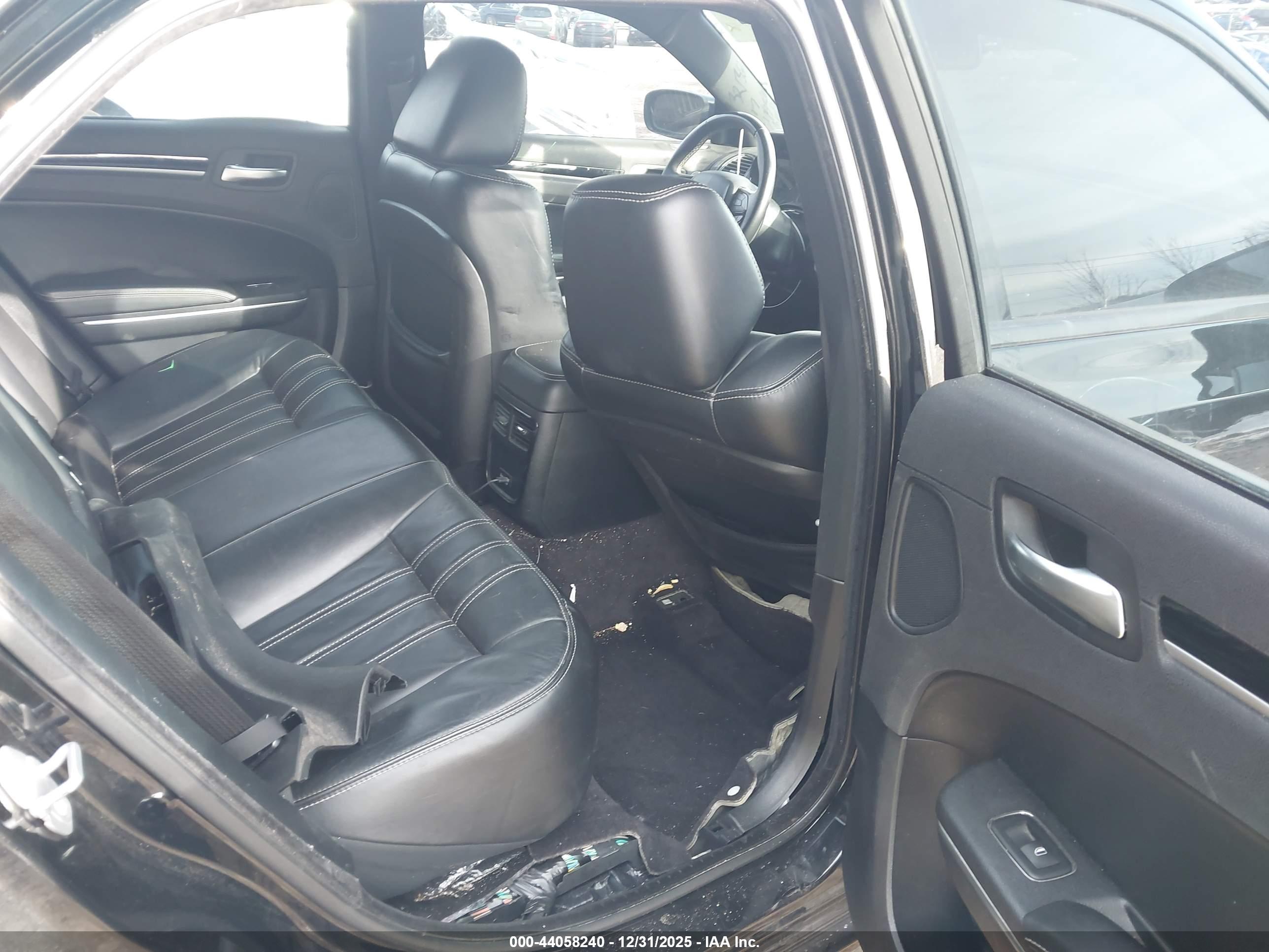 CHRYSLER 300 image 8