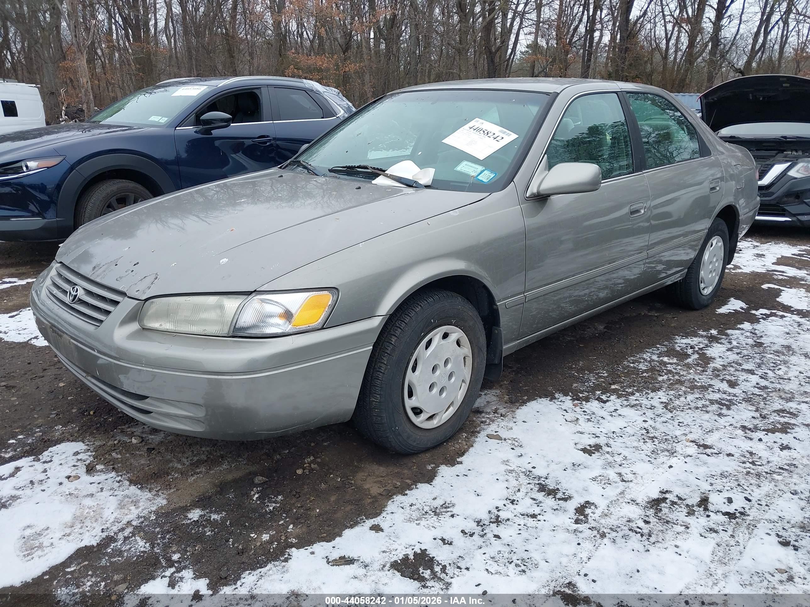 TOYOTA CAMRY image 2