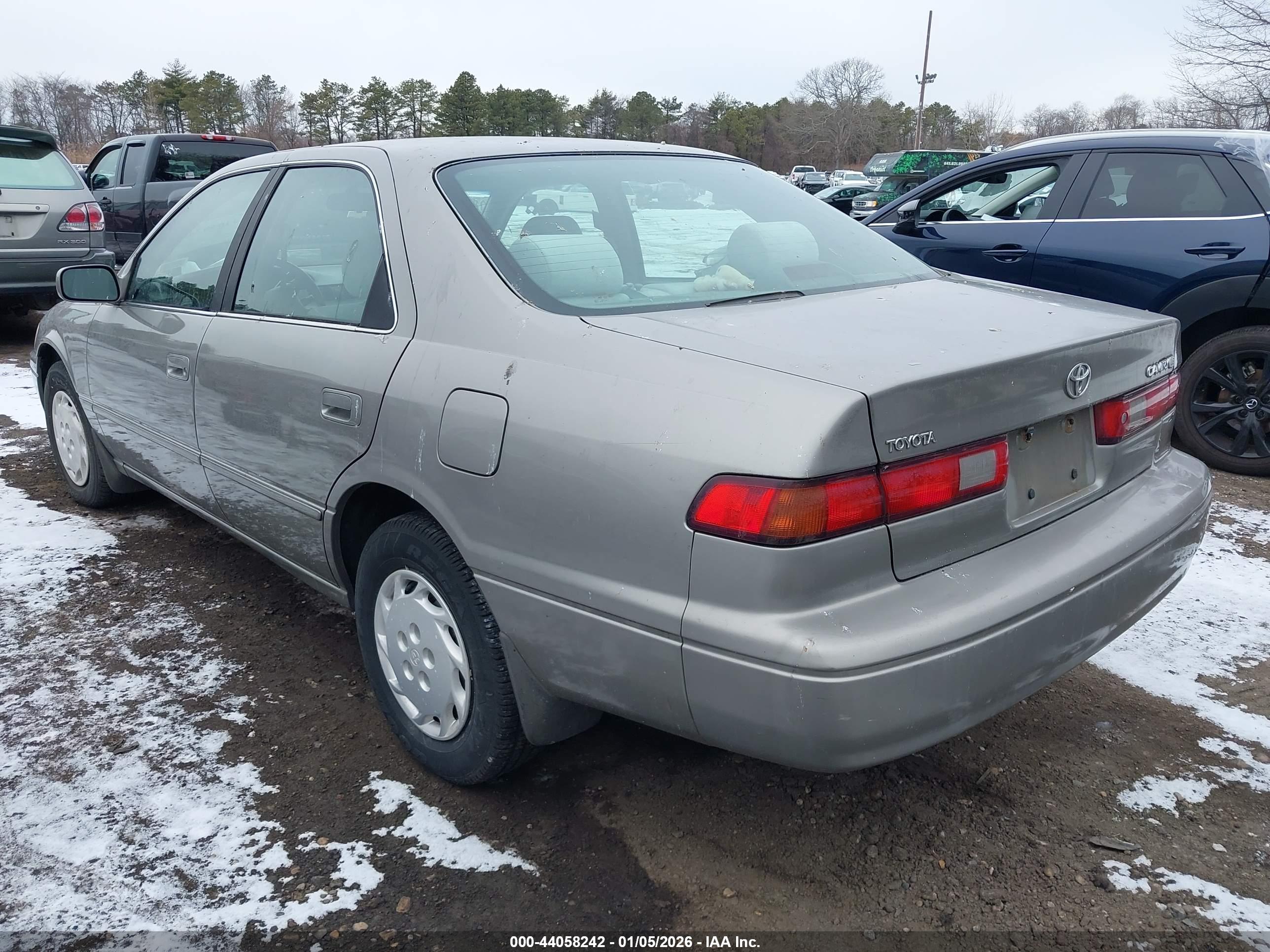 TOYOTA CAMRY image 3