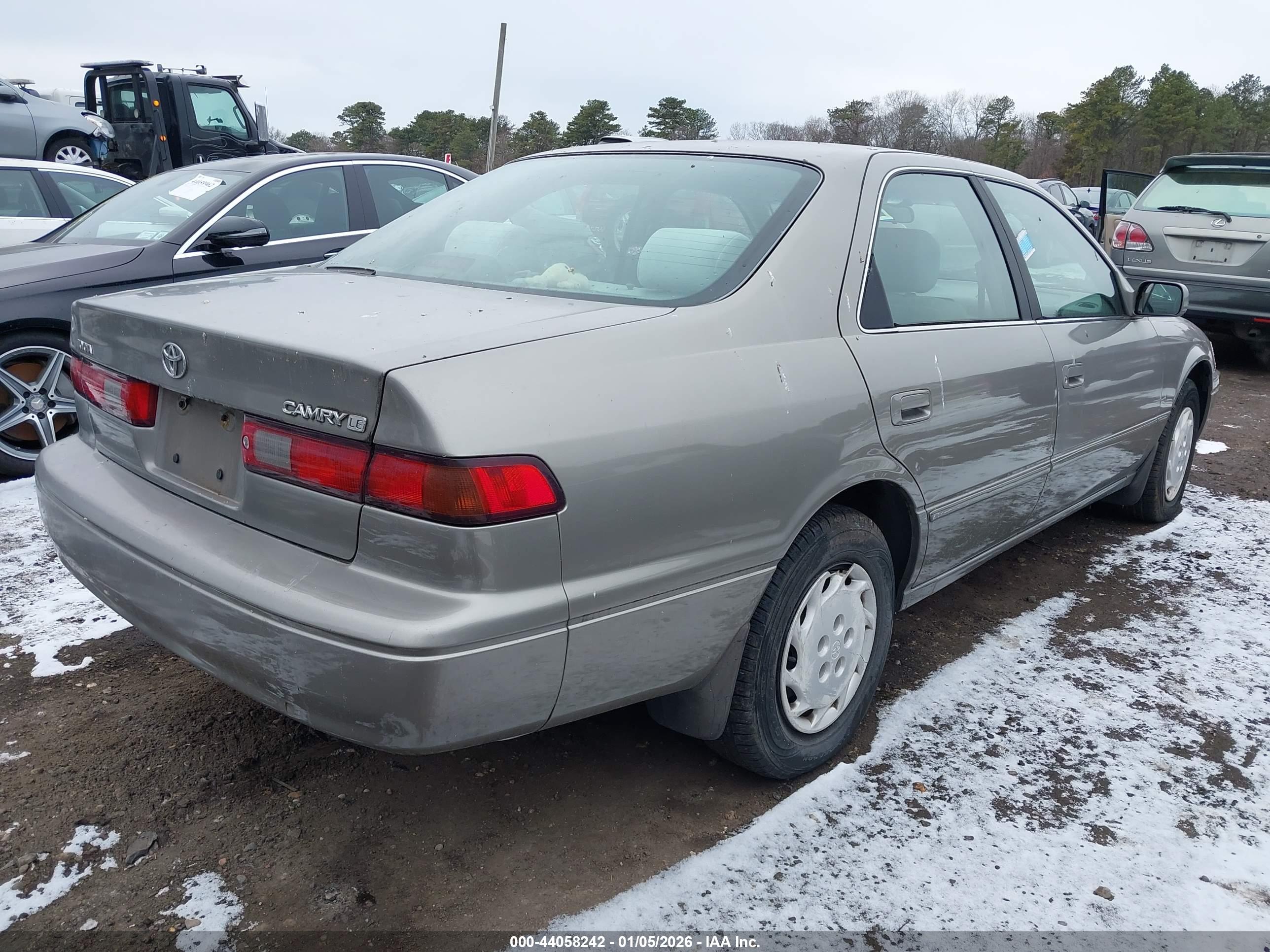 TOYOTA CAMRY image 4