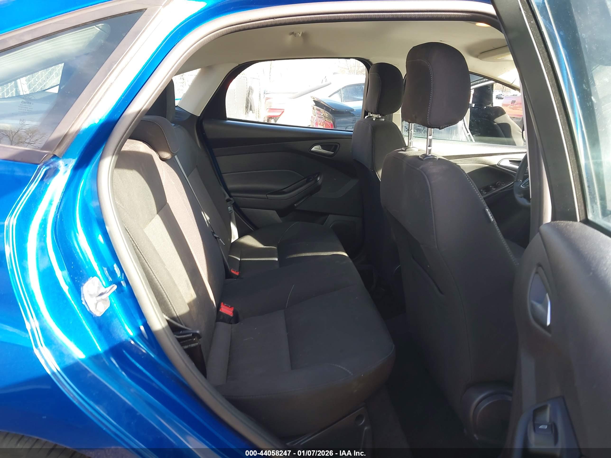 FORD FOCUS image 8