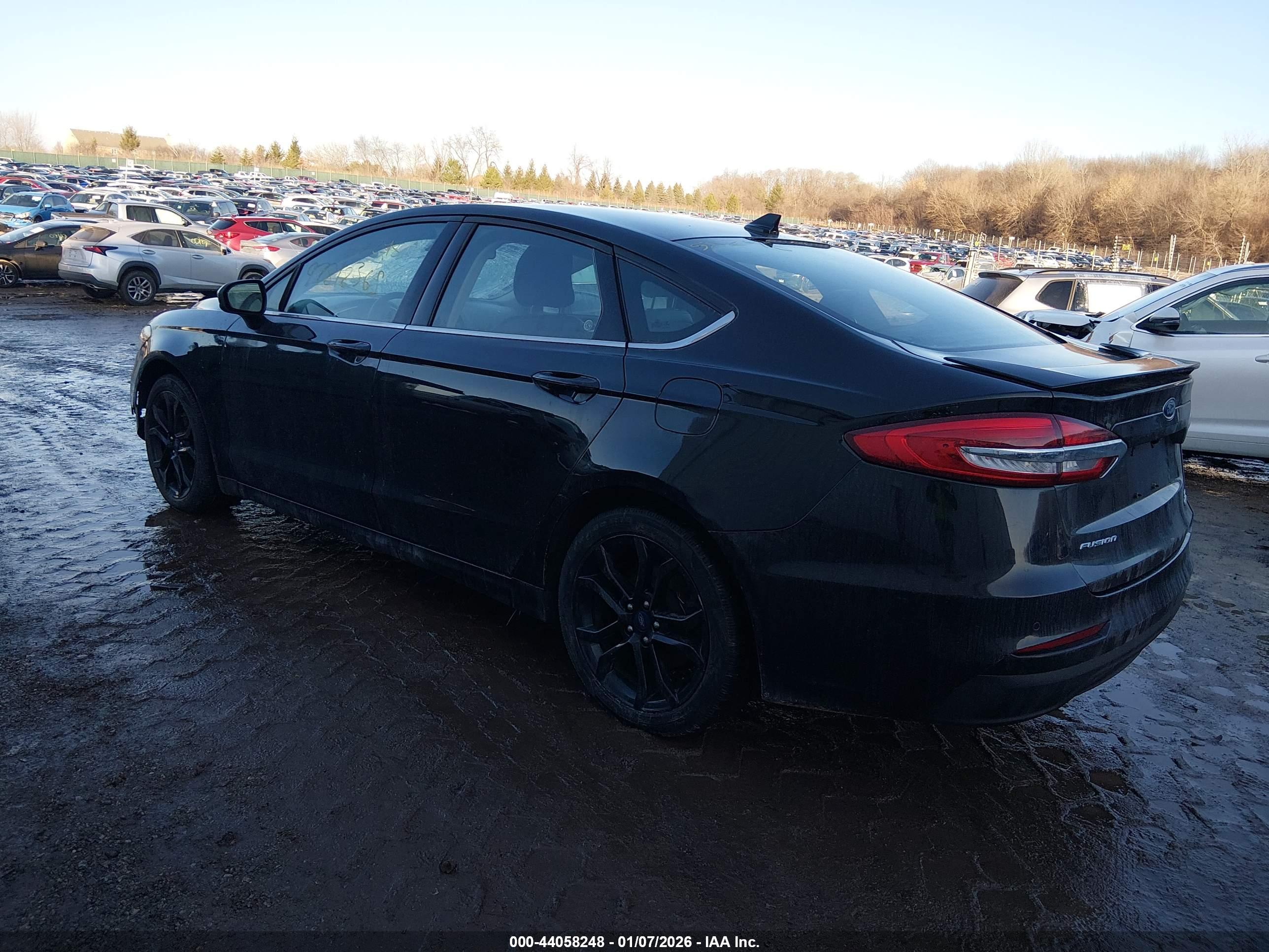 FORD FUSION image 3