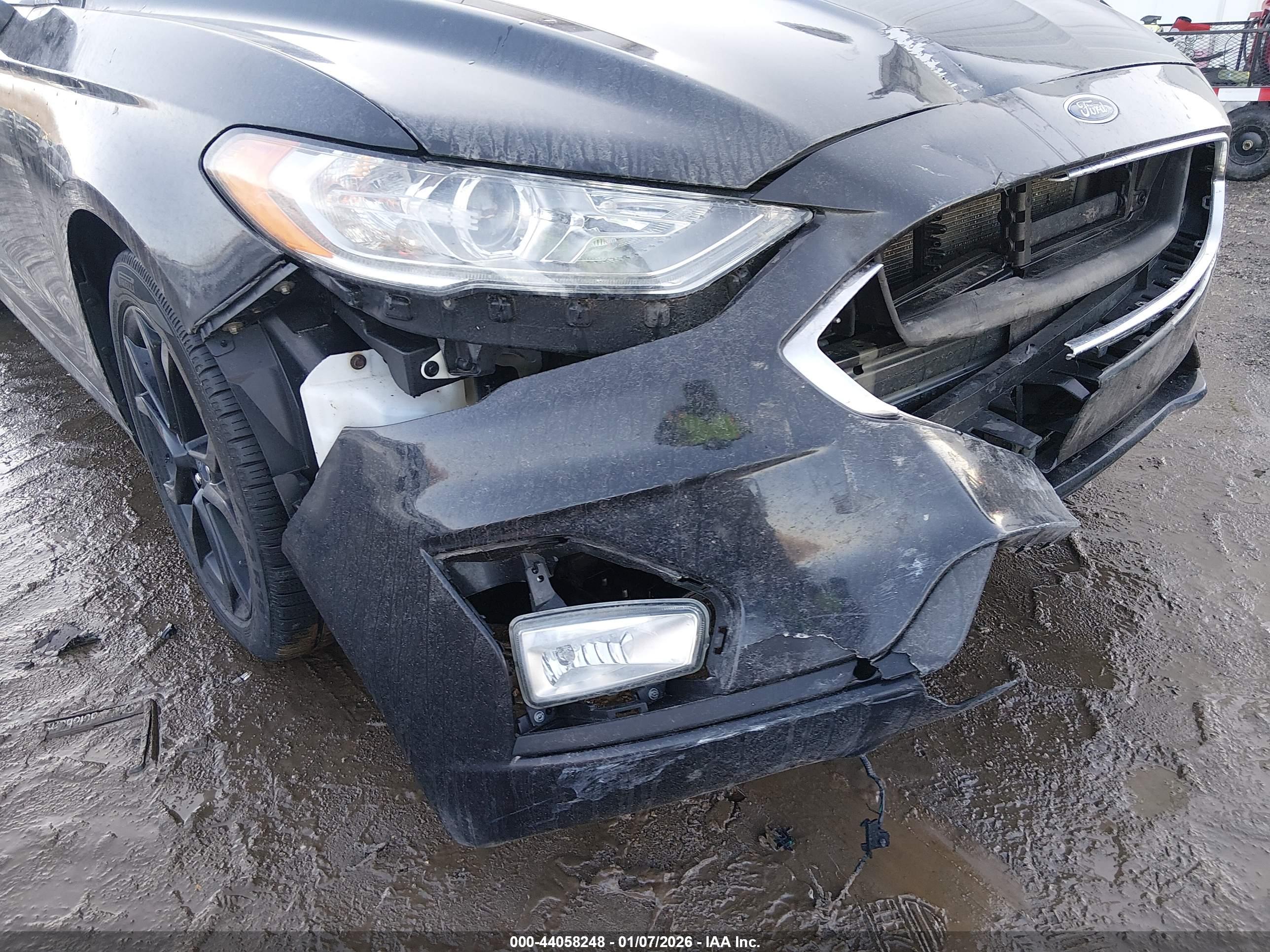 FORD FUSION image 6