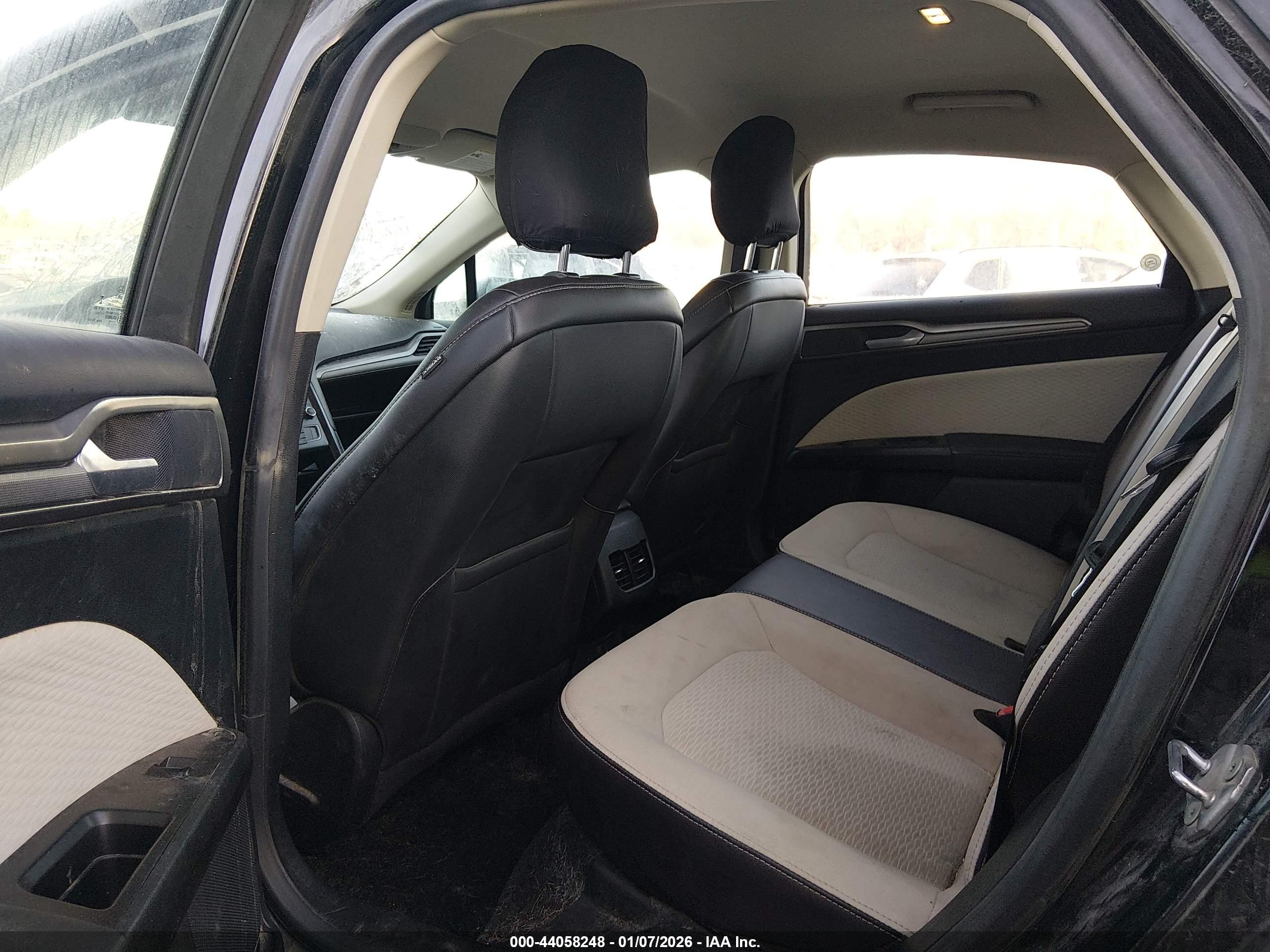 FORD FUSION image 8