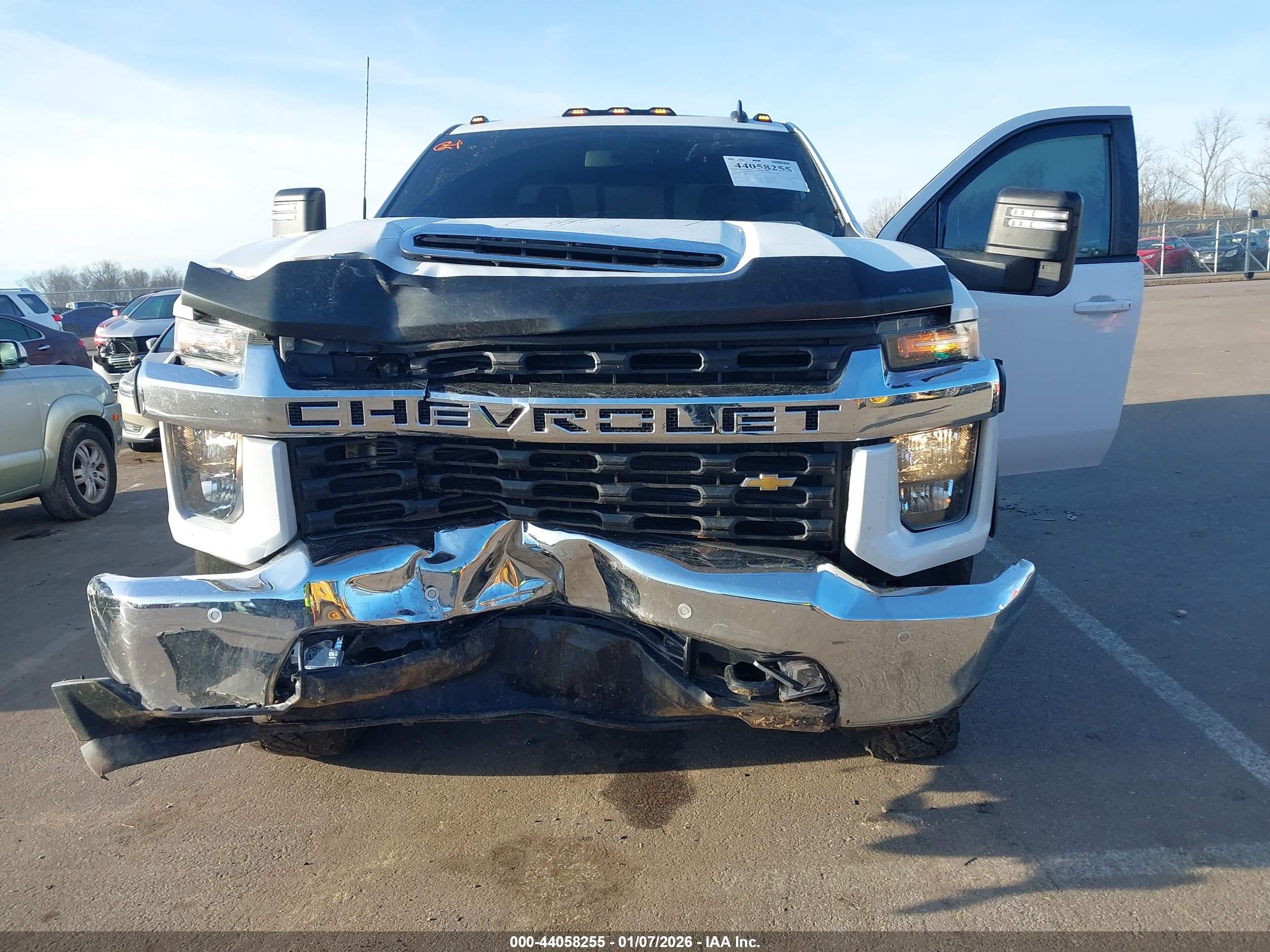 CHEVROLET SILVERADO image 6