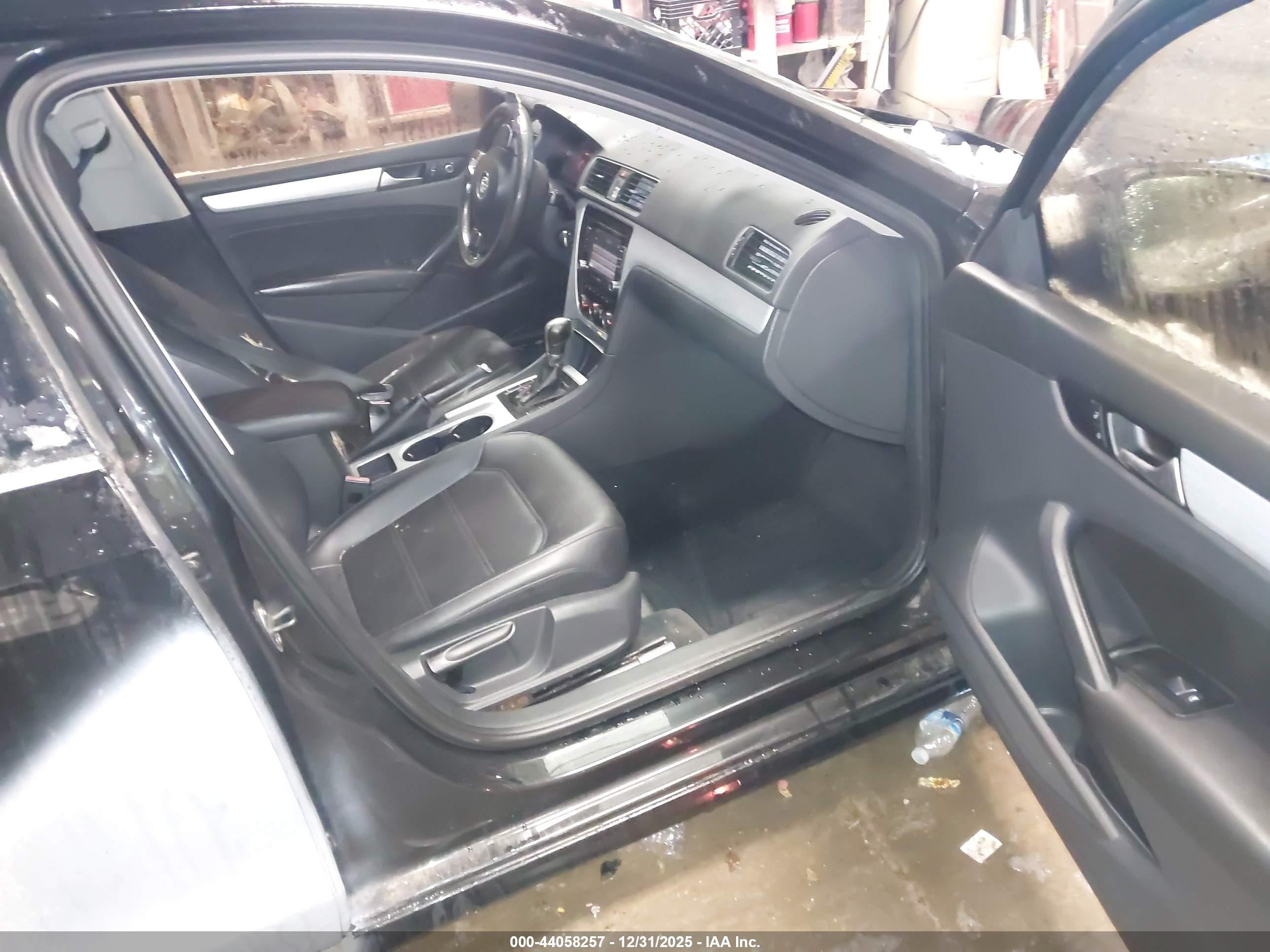 VOLKSWAGEN PASSAT image 5
