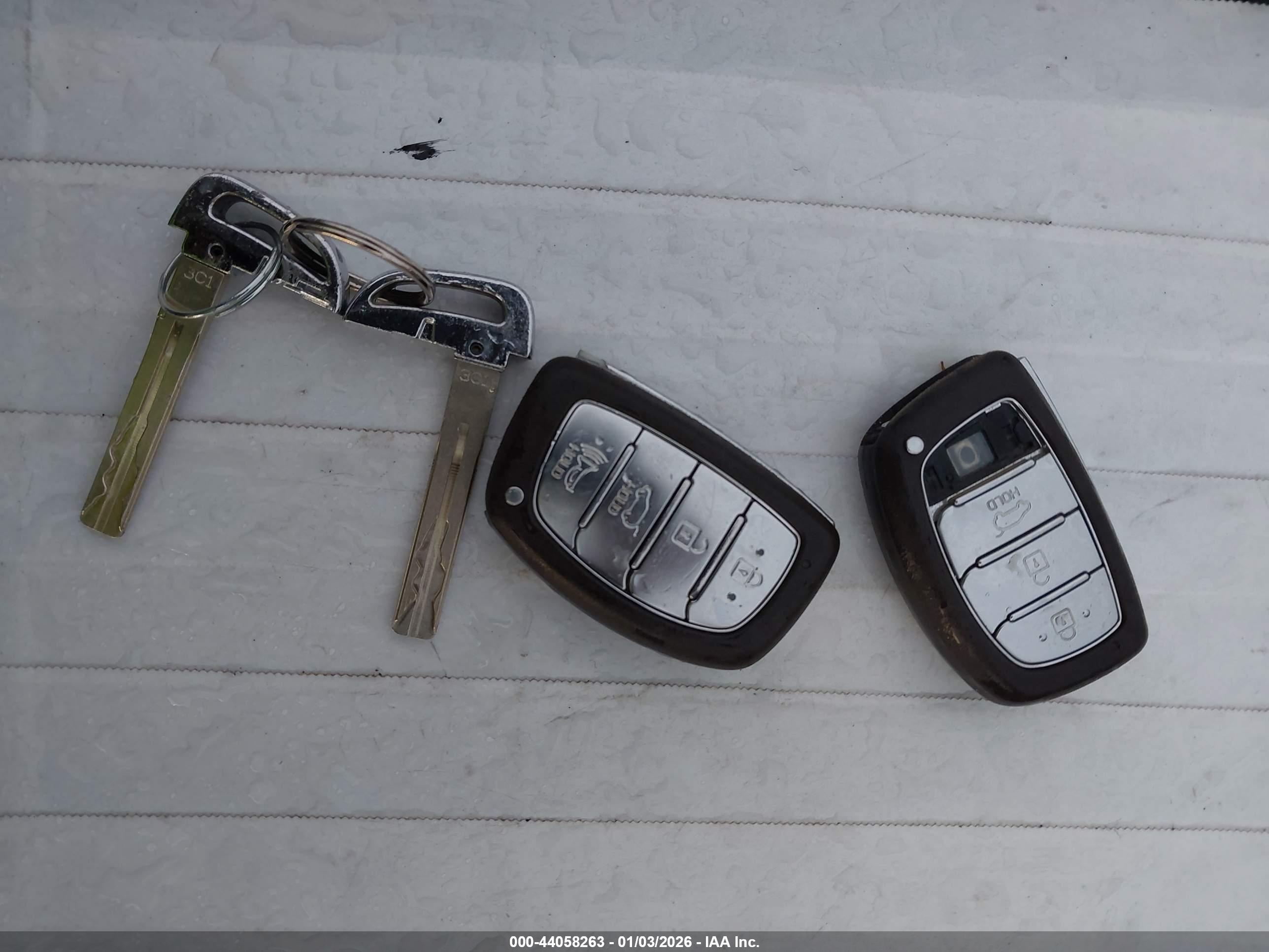 HYUNDAI TUCSON image 11