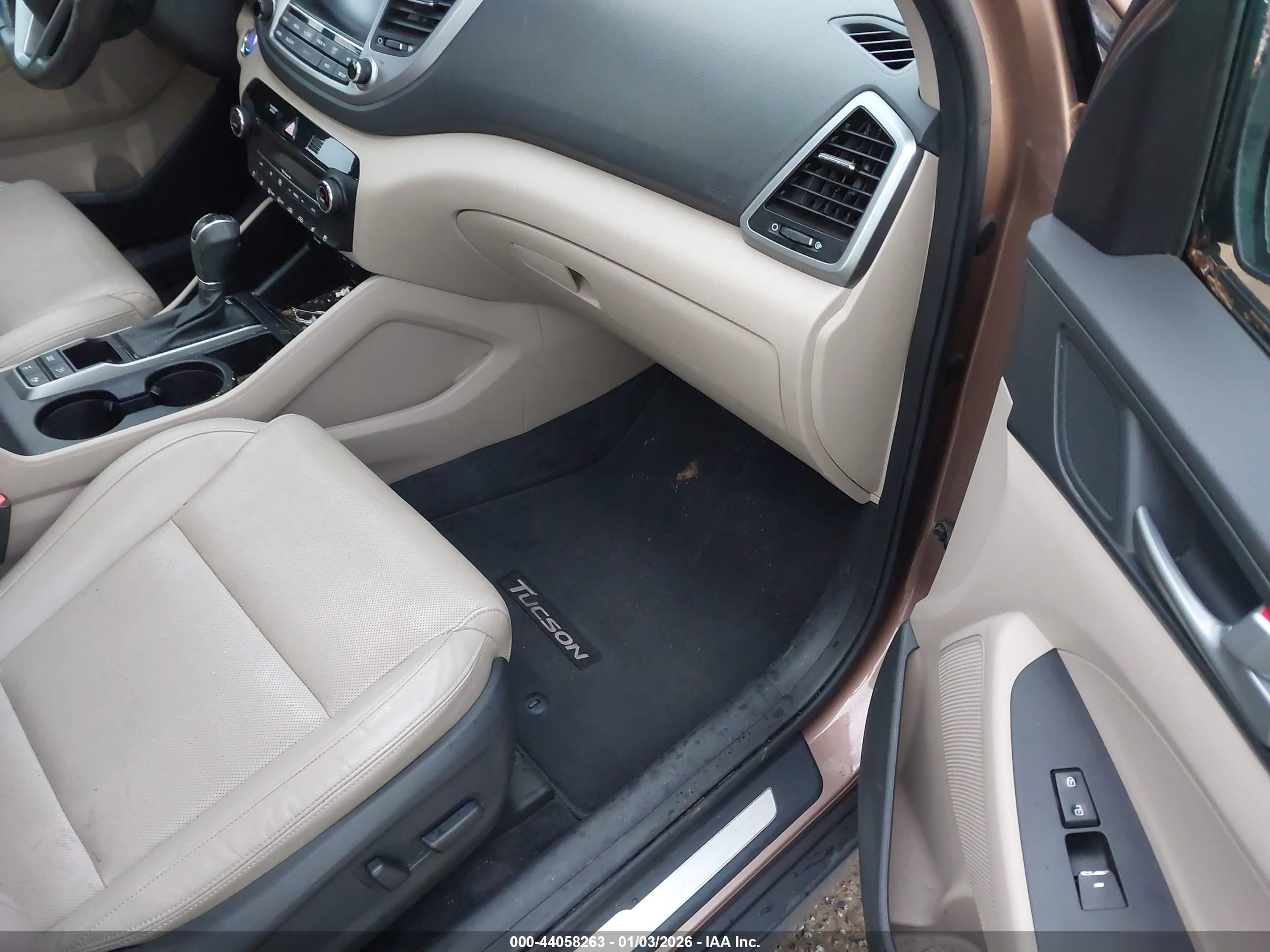 HYUNDAI TUCSON image 5