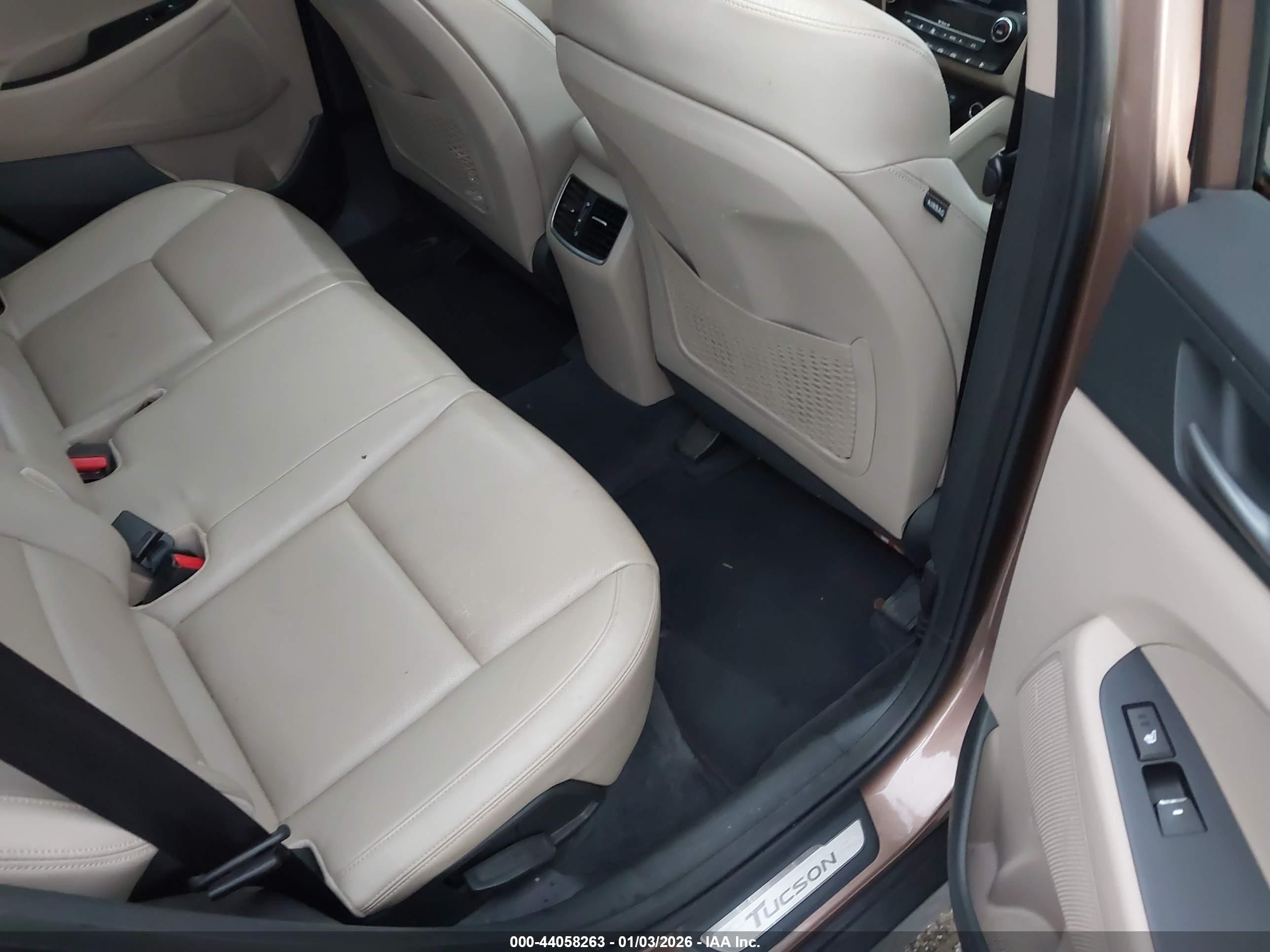 HYUNDAI TUCSON image 8